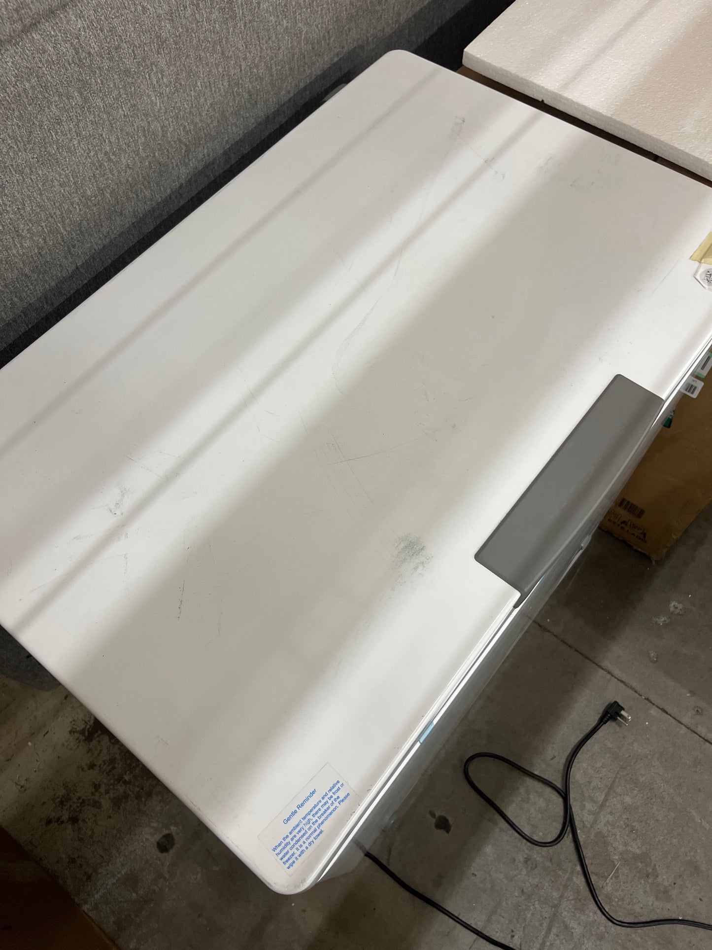 NEW w/ dmg - Midea Convertible Chest Freezer with Interior LED Light, 7.0 cu ft - Retail $269