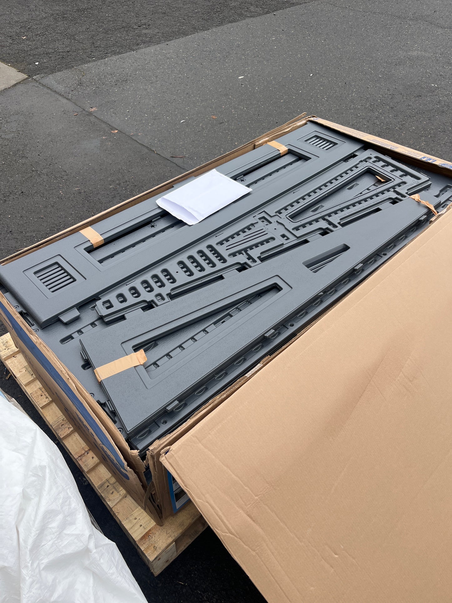 NEW - Suncast 6' x 5' Modern Shed