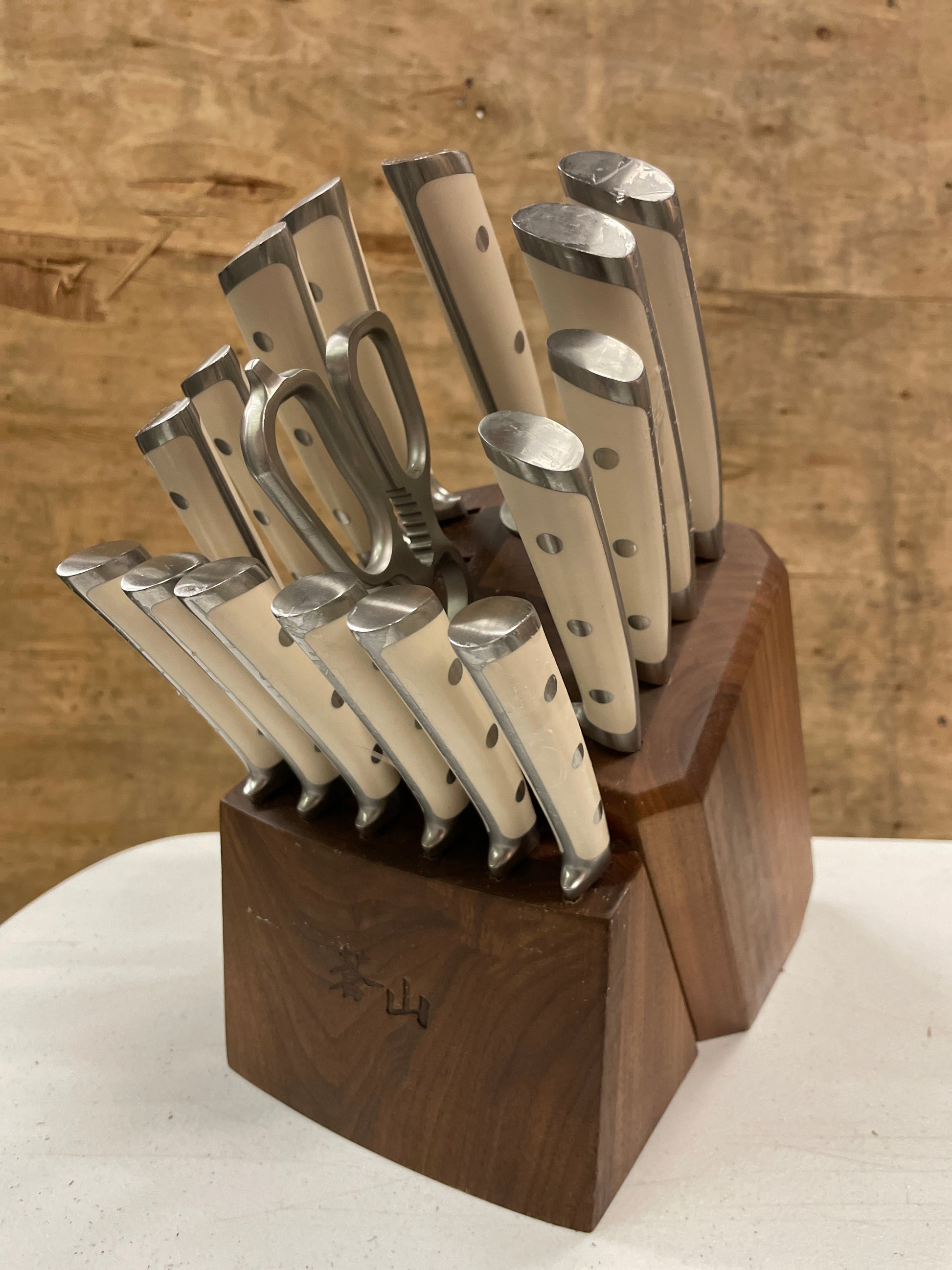 Costco - Cangshan S1 Series 17-piece Forged German Steel Knife - Retail $199