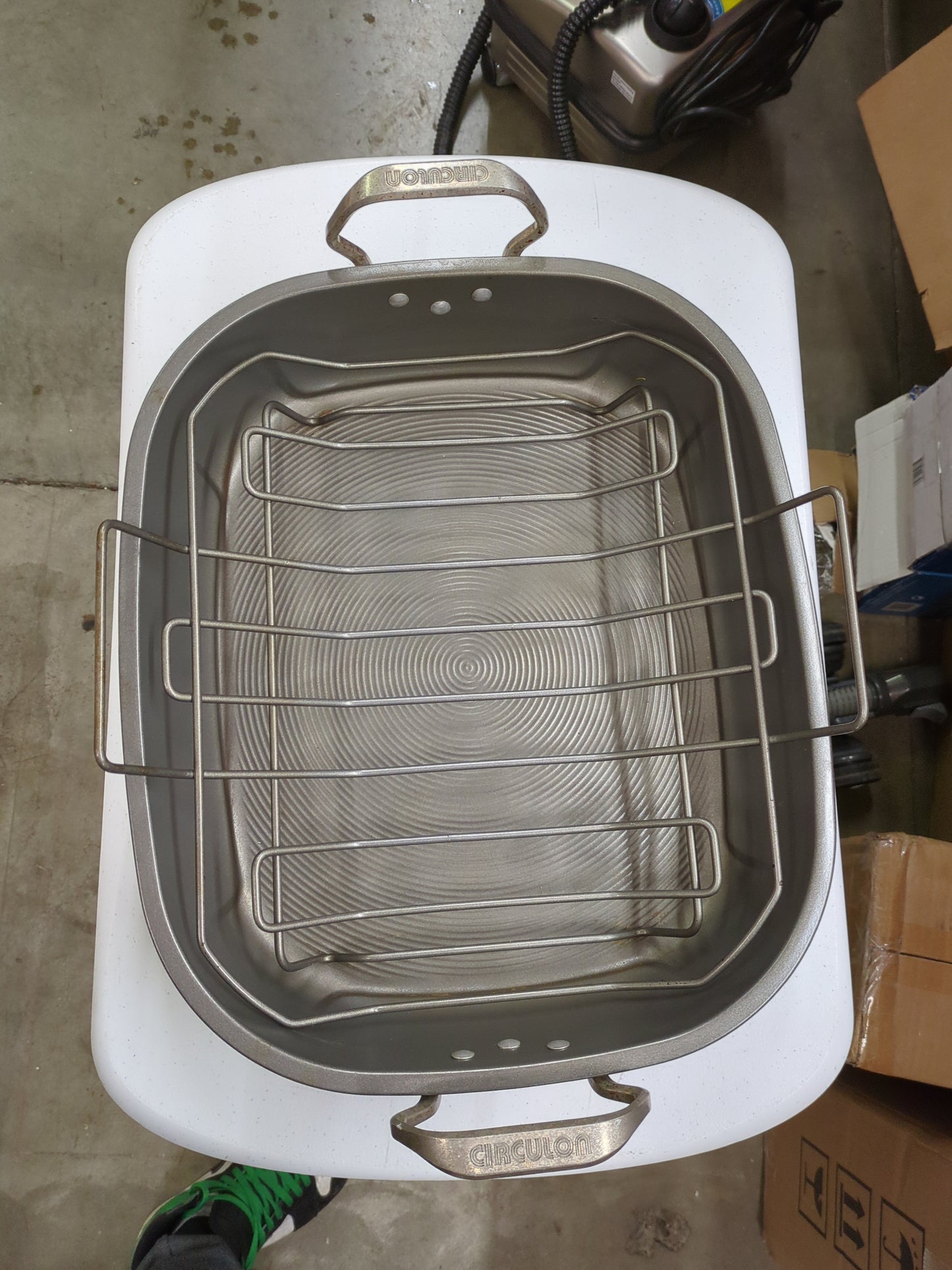 Costco - Circulon Oval Roaster With Rack - Retail $34