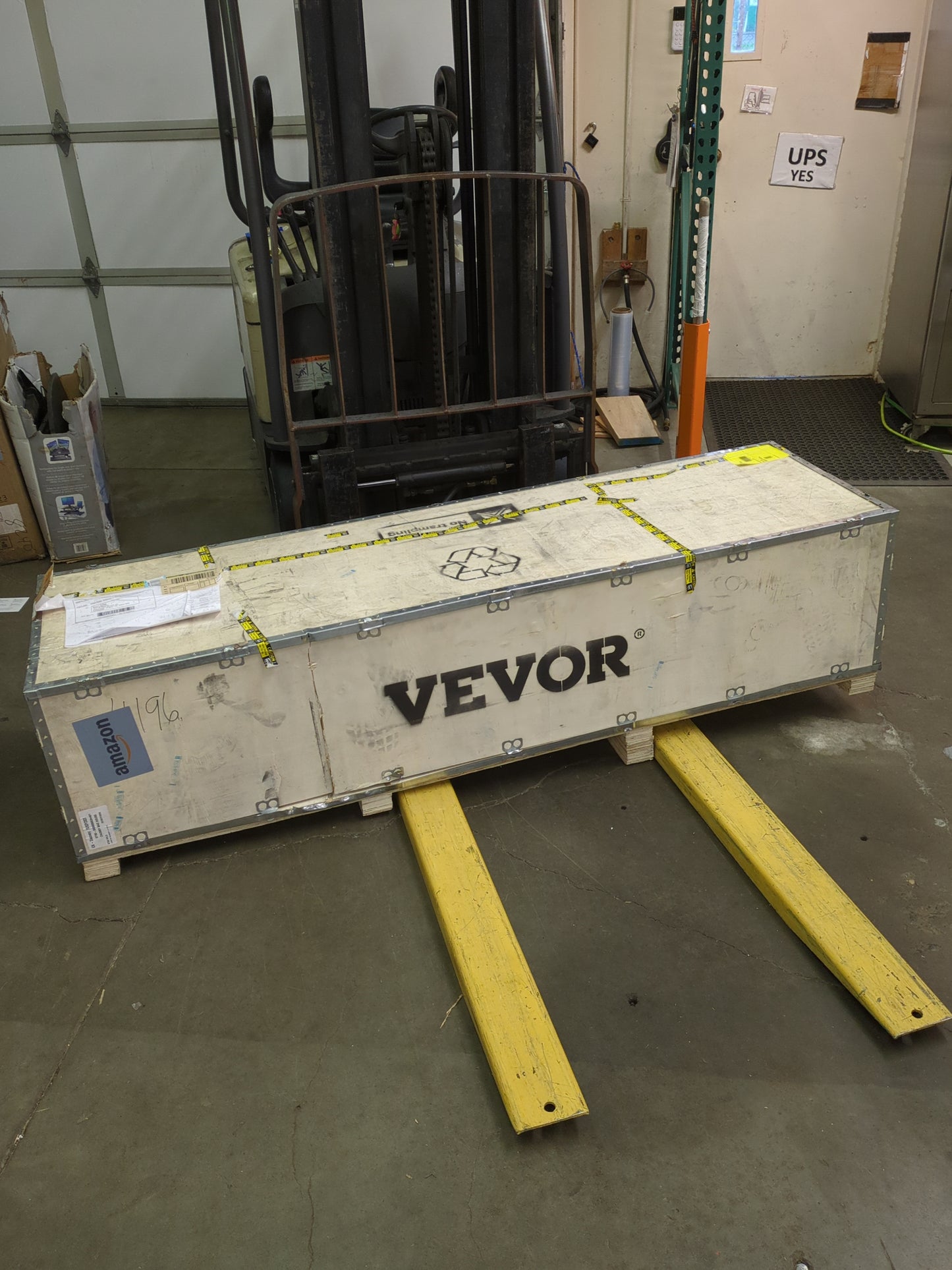 VEVOR Refrigerated Condiment Prep Station, 71-Inch, 19.8Qt Sandwich/Salad Prep Table with 5 1/3 Pans & 4 1/6 Pans, 150W Salad Bar with 304 Stainless Body and Cover Temp Adjuster One-Click Defrosting - Retail $899