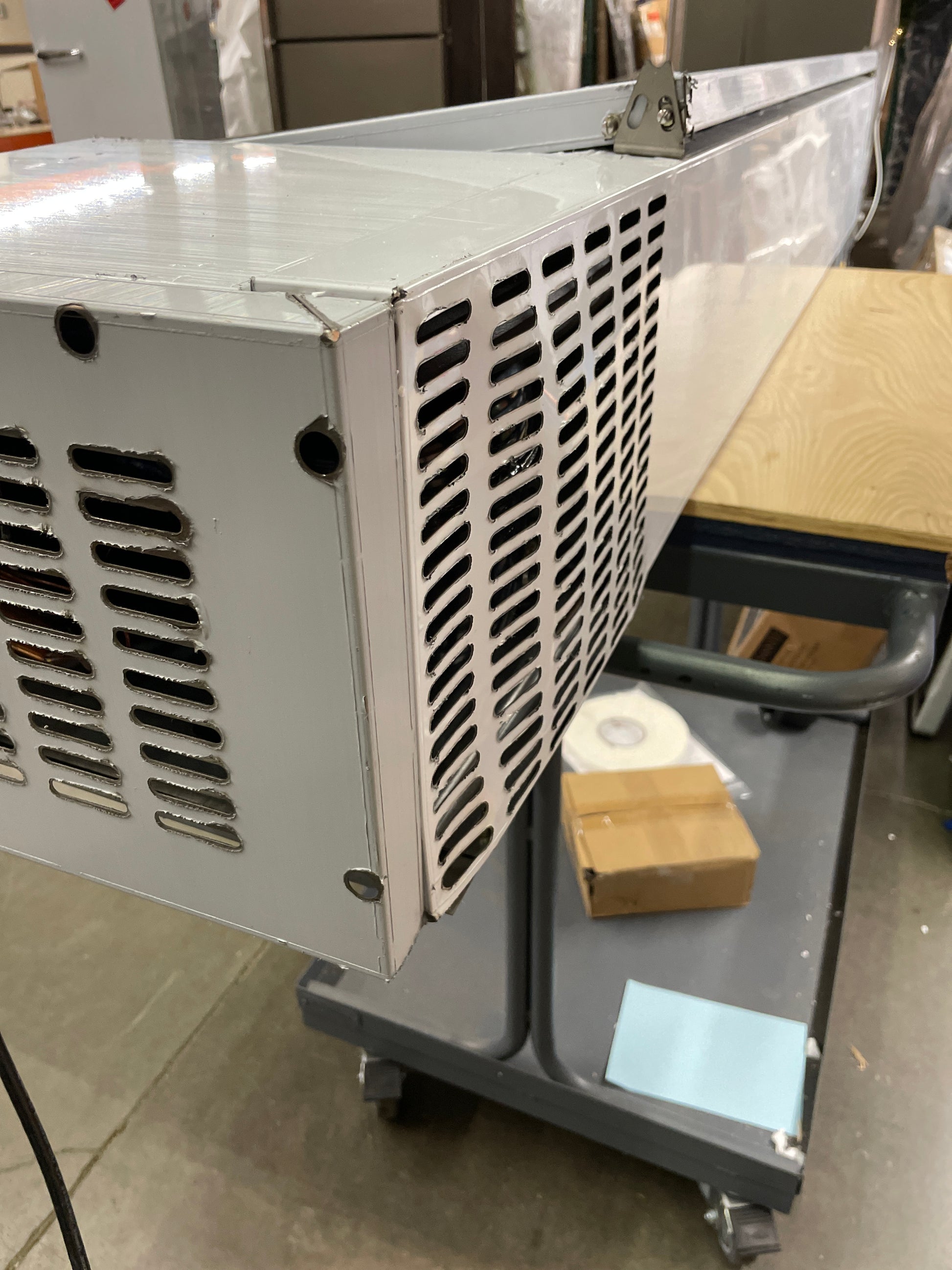 VEVOR Refrigerated Condiment Prep Station, 71-Inch, 19.8Qt Sandwich/Salad Prep Table with 5 1/3 Pans & 4 1/6 Pans, 150W Salad Bar with 304 Stainless Body and Cover Temp Adjuster One-Click Defrosting - Retail $899