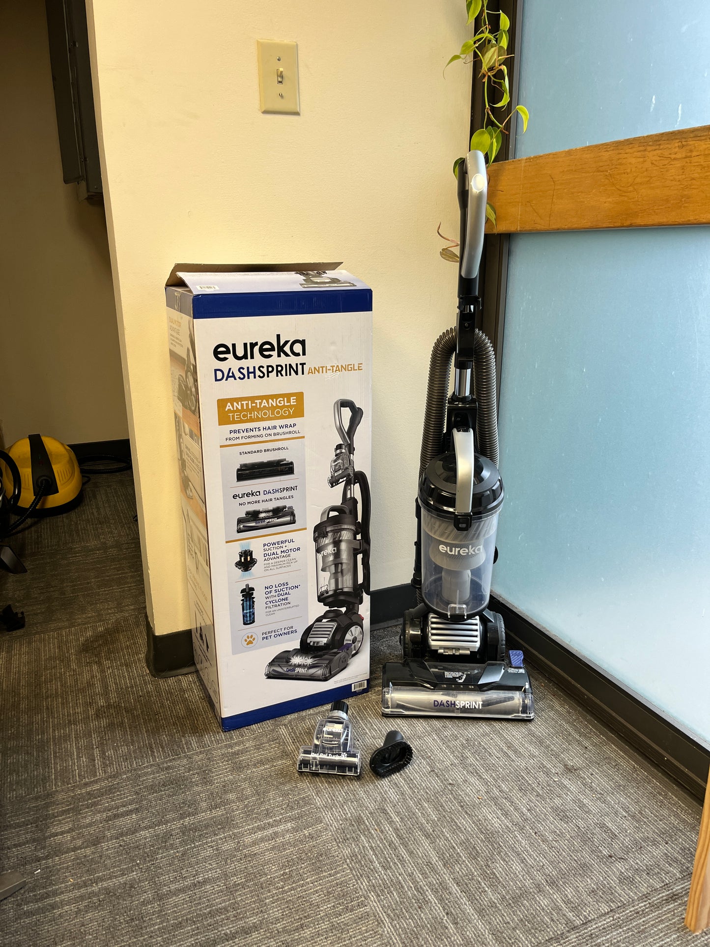 Like NEW - Costco - Eureka DashSprint Anti-Tangle Upright Vacuum - Retail $169