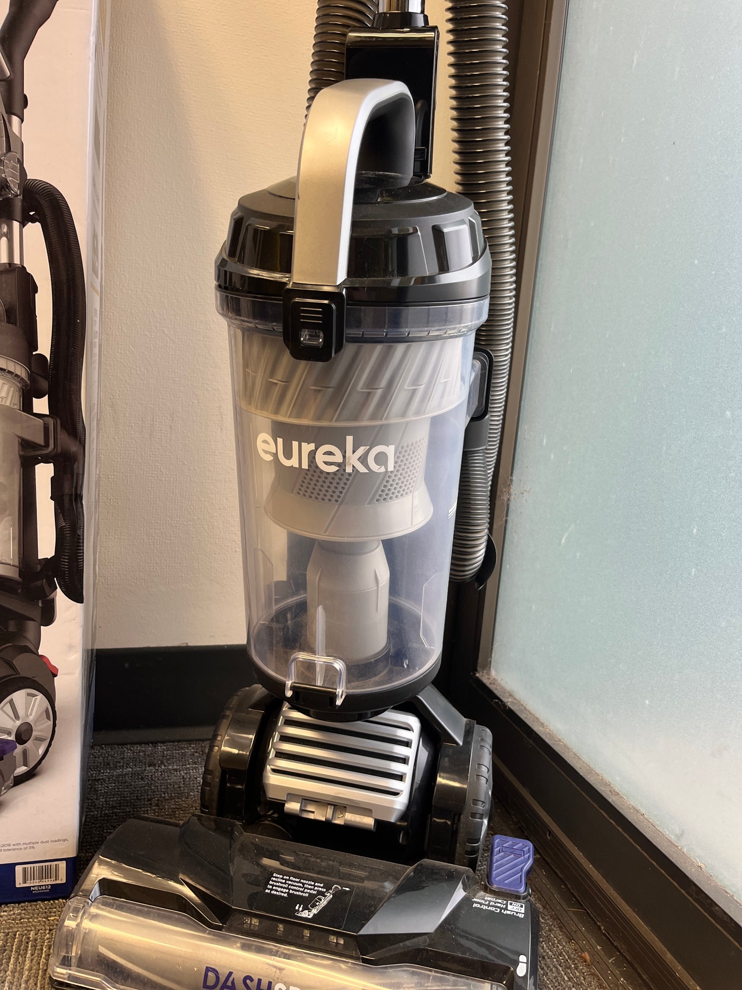 Like NEW - Costco - Eureka DashSprint Anti-Tangle Upright Vacuum - Retail $169