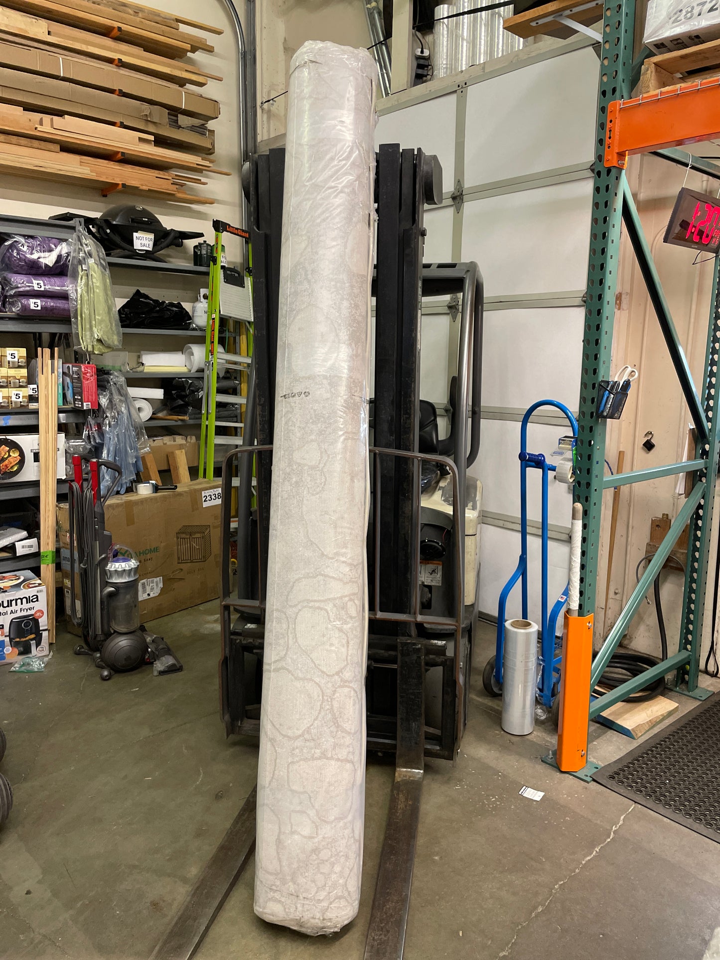 NEW - Costco - Avia Area Rug Collection, Uma Grey 8'8" x 13' - Retail $599