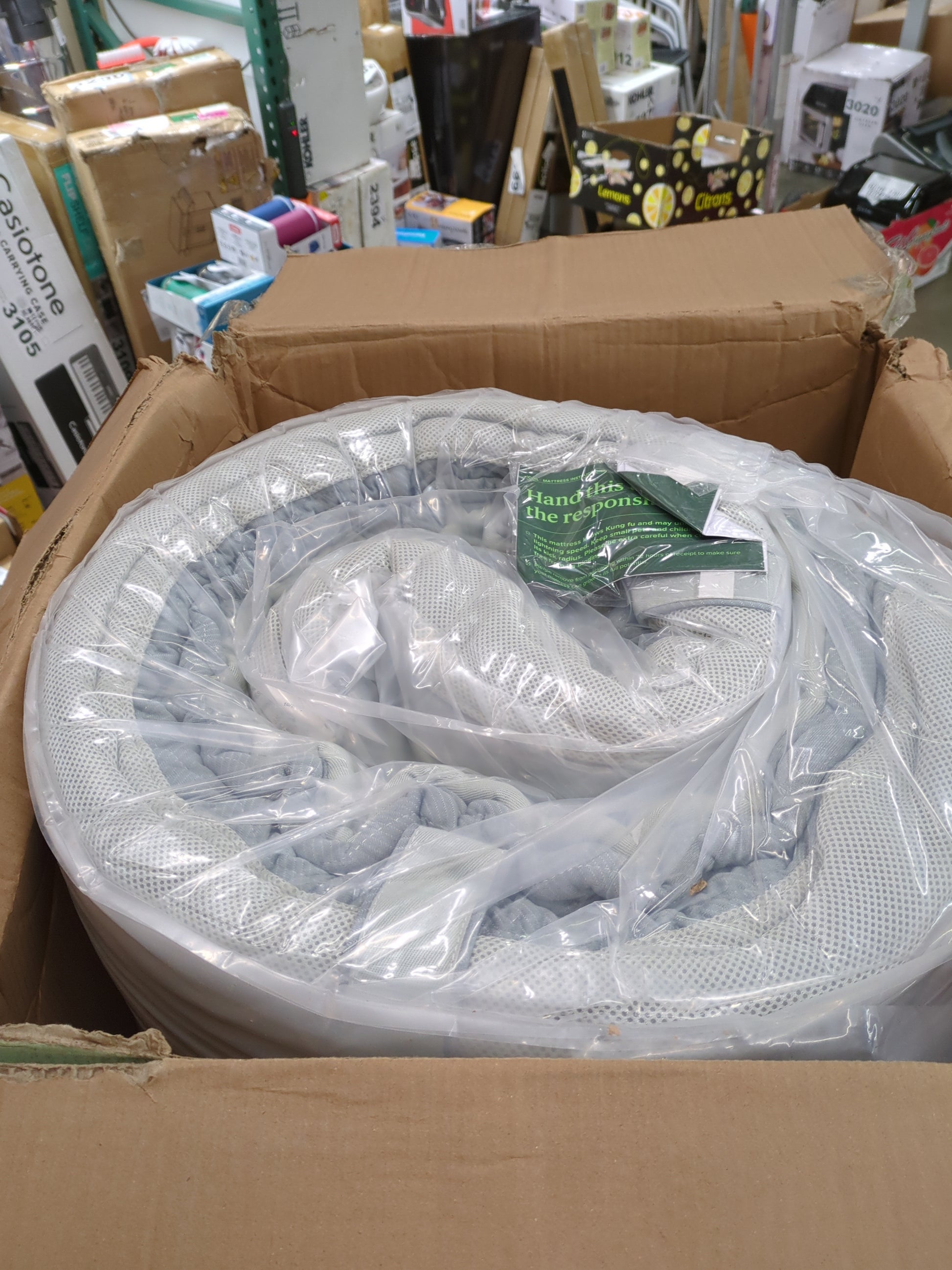 ZINUS 14 Inch Comfort Support Cooling Hybrid Quilted Mattress, Pocket Innersprings for Motion Isolation, Edge Support, Queen, White - Retail $484