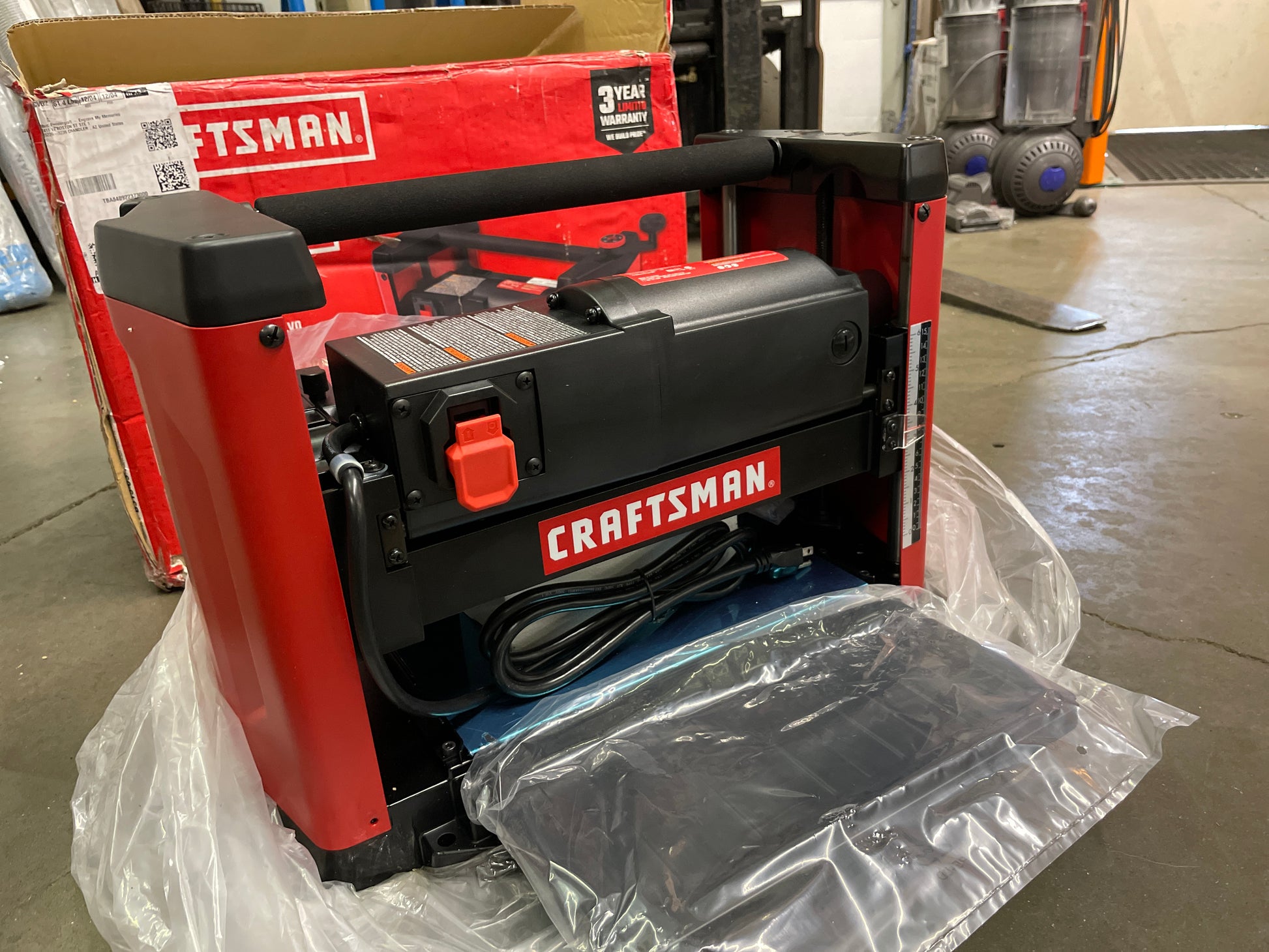 CRAFTSMAN Planer, 15 Amp, For Benchtops, Two Knife Solid Steel Cutter Head (CMEW320) - Retail $469