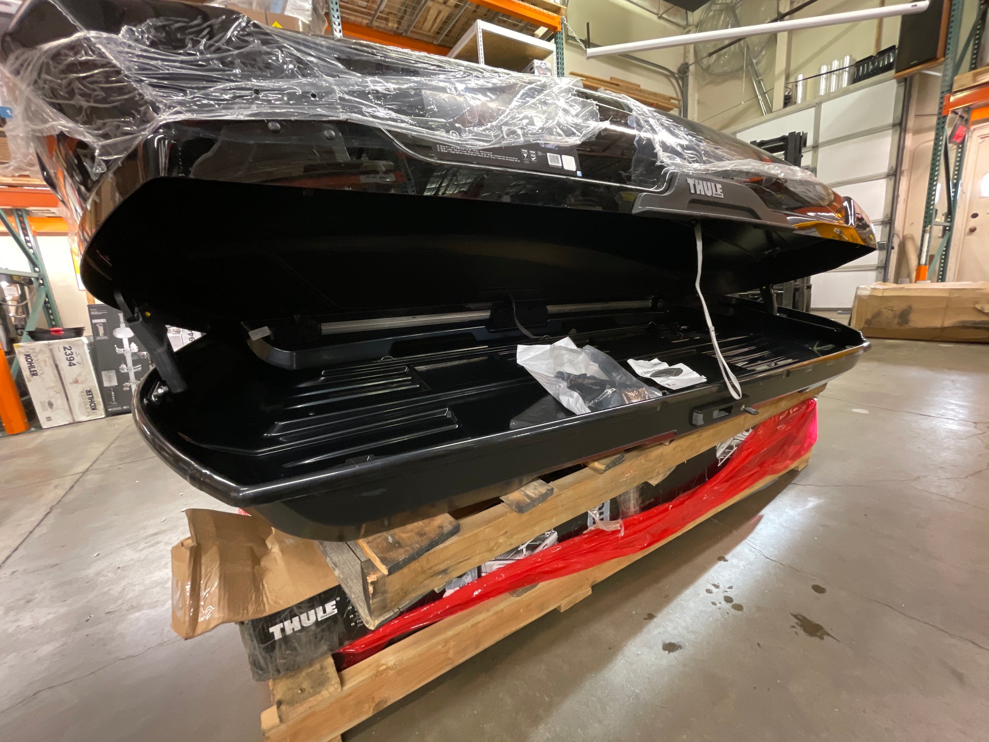 Like NEW - Thule Motion XT Rooftop Cargo Carrier, XXL, Black - Retail $1049