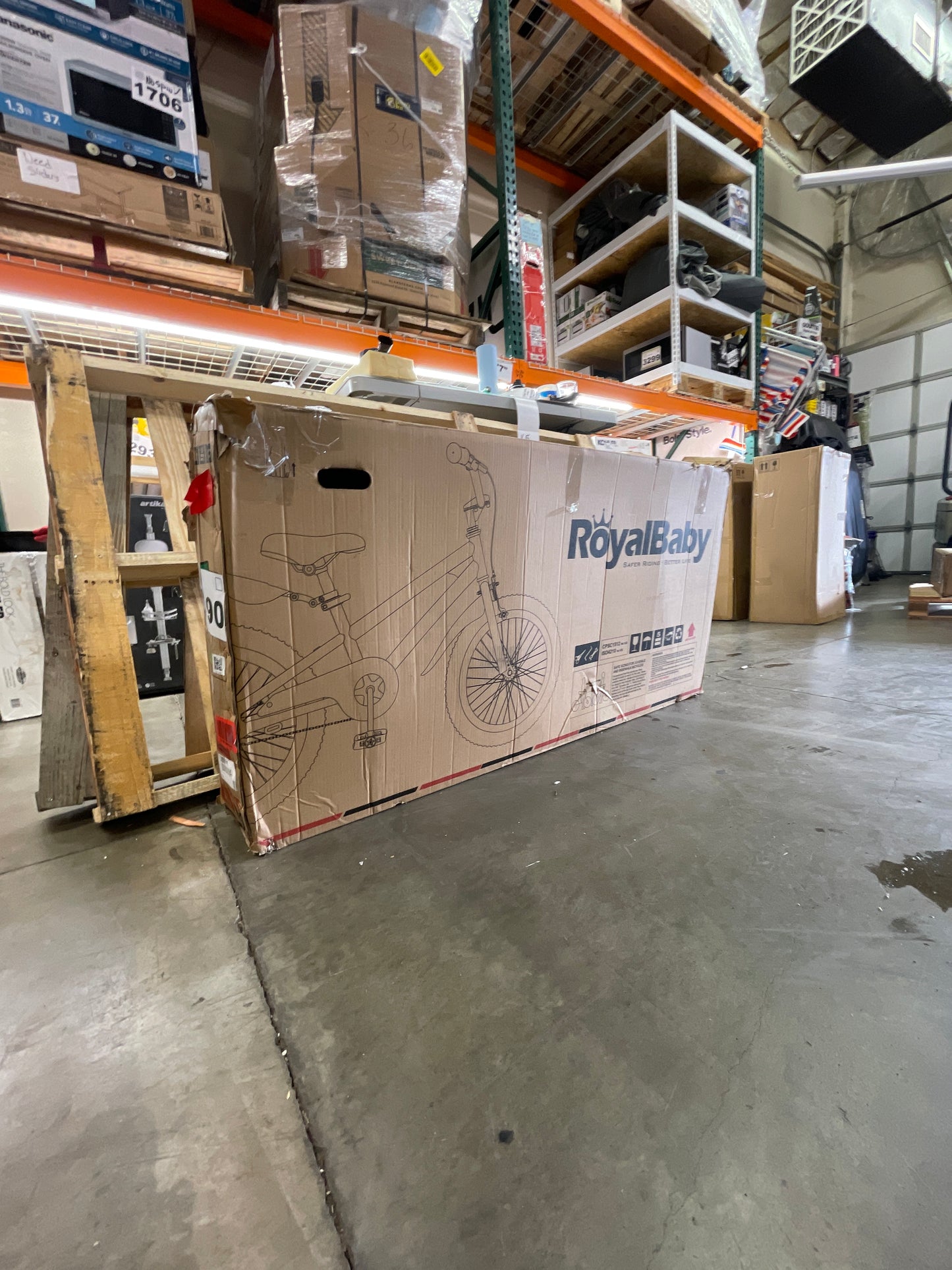 NEW - RoyalBaby Freestyle 20 Inch Kids Bike Bicycle with Kickstand, Water Bottle and Holder, and Reflectors for Boys and Girls Ages 8 and Up, Green - Retail $199