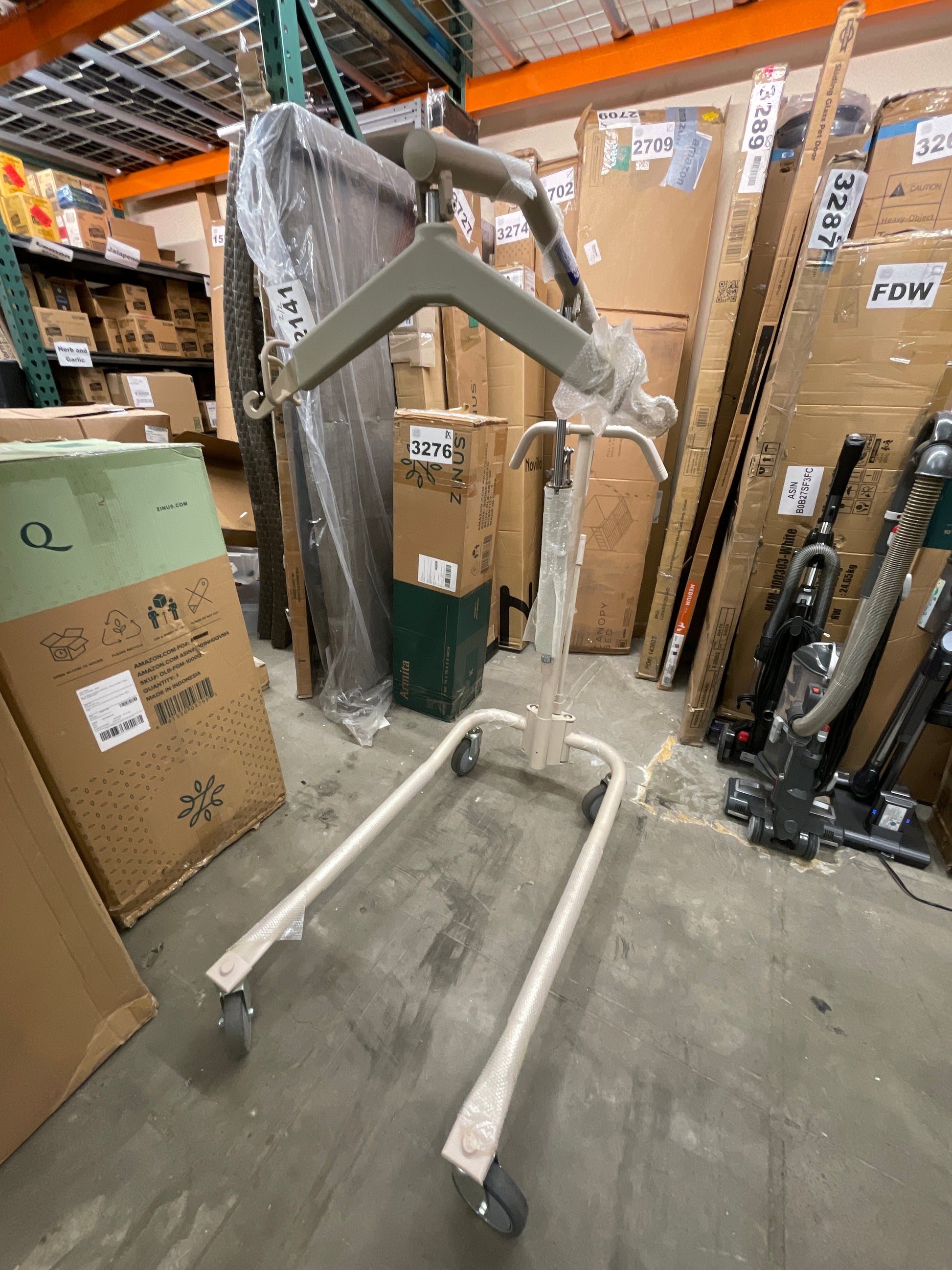 Invacare Lightweight Hydraulic Patient Lift, White, 450 lb. Weight Capacity, 9805P - Retail $549