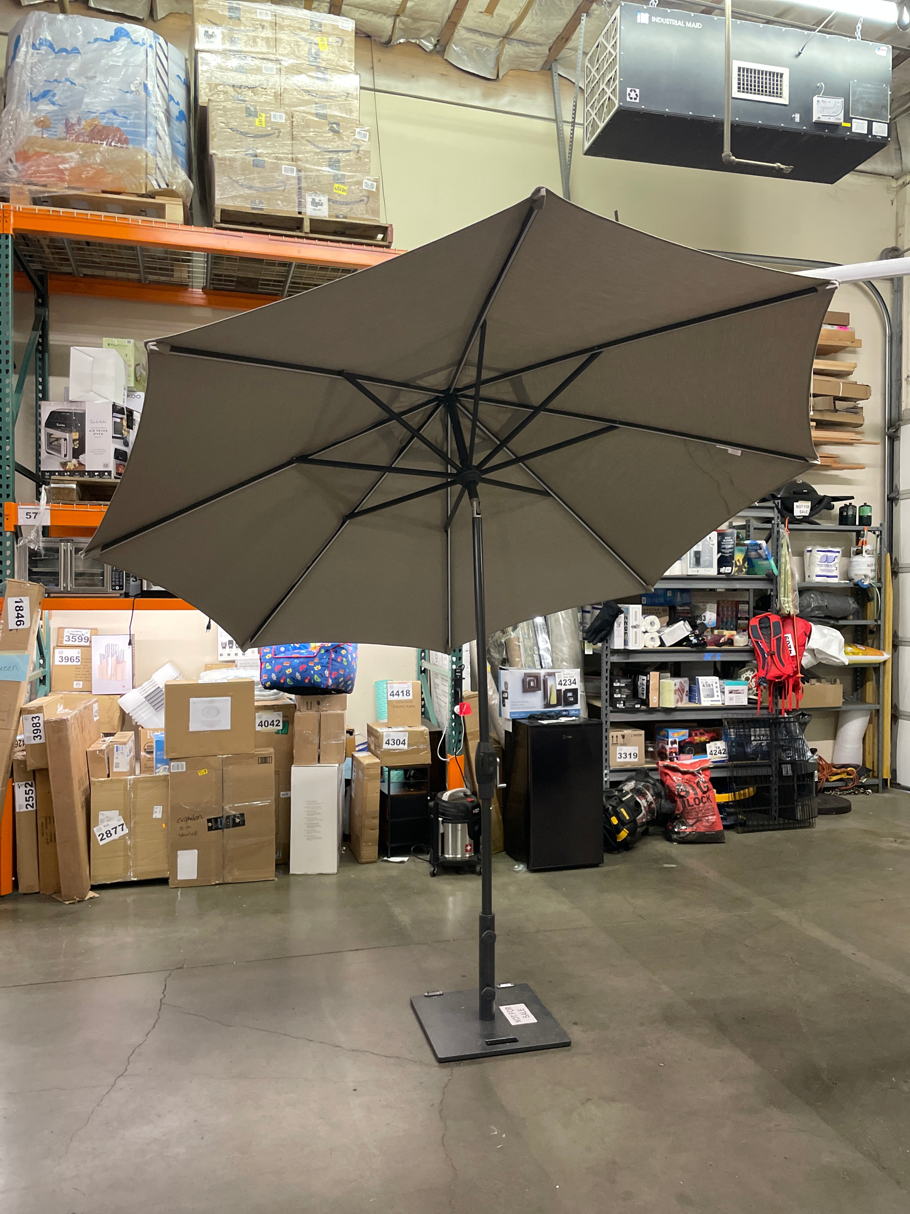 Like NEW - Sunvilla 10' GRAY Round Solar LED Market Umbrella