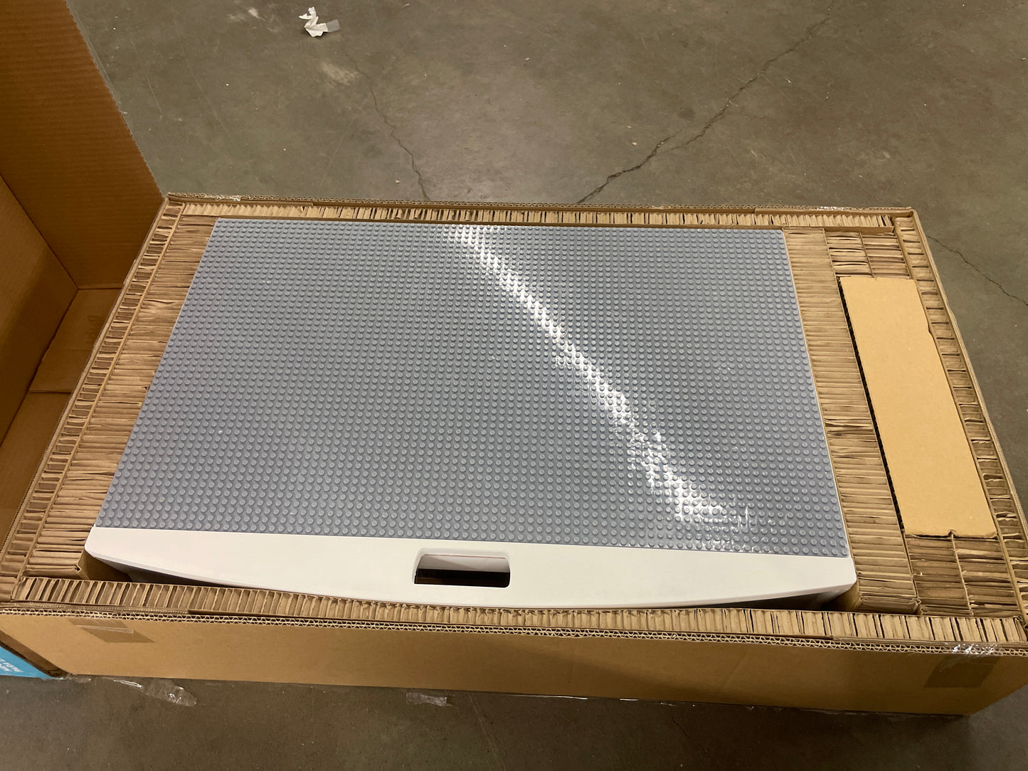 KIDKRAFT BRICKS TABLE - Retail $129