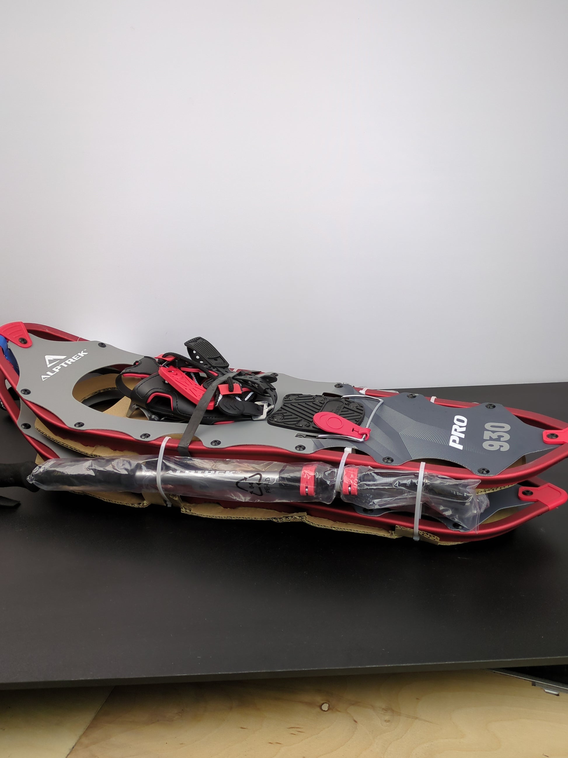 NEW - Costco - CMT ALPTREK Pro SPIN Snowshoe Kit - Retail $74