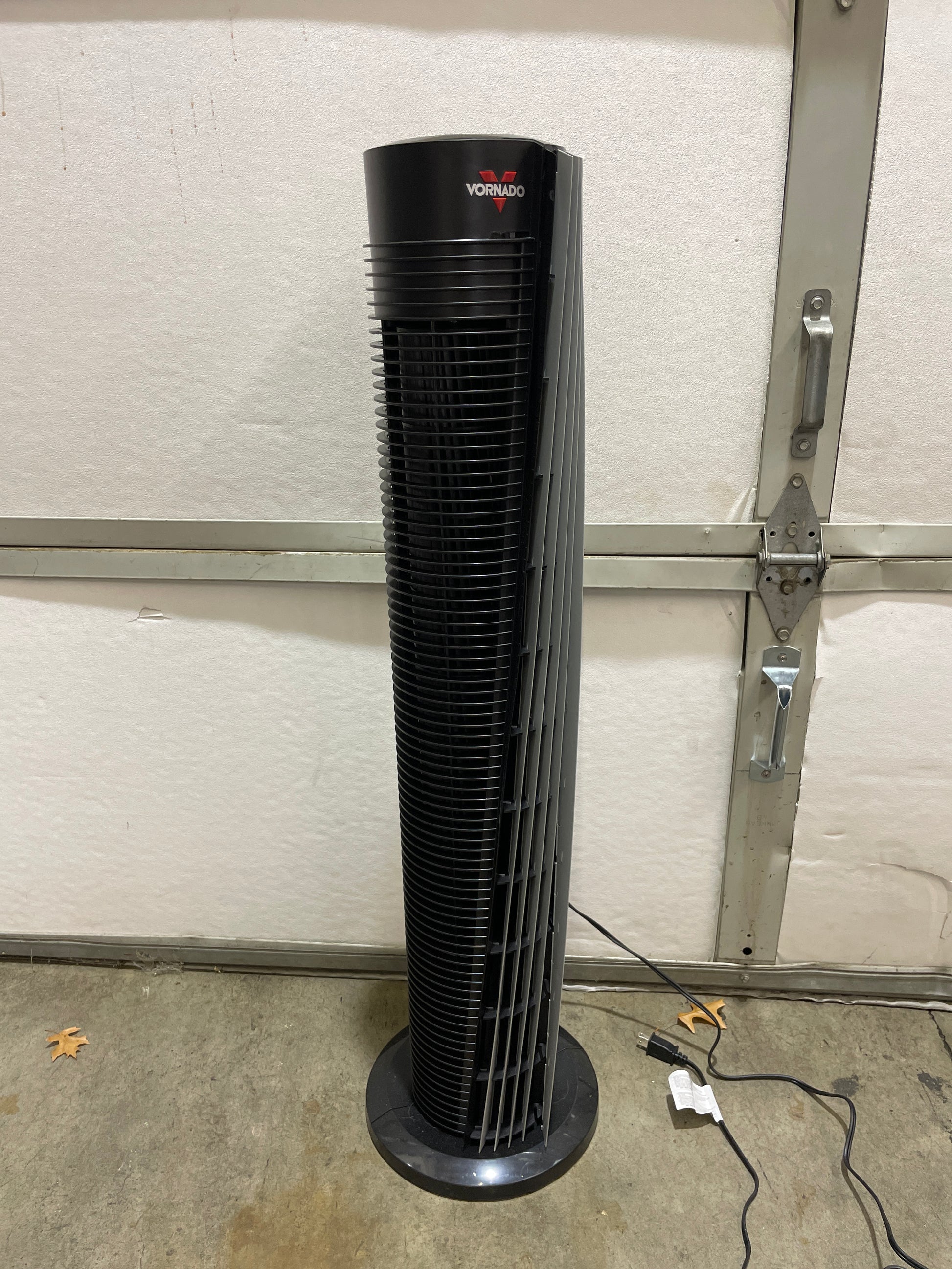 Vornado 184 Whole Room Air Circulator Tower Fan, 41", 184-41", Black - Retail $99