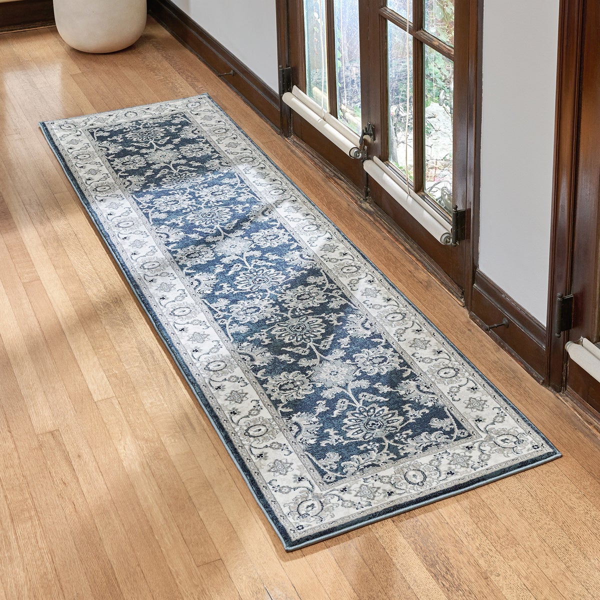 Thomasville Timeless Classic Rug Collection, Minerva, 6 ft. 6 in. x 9 ft. 6 in