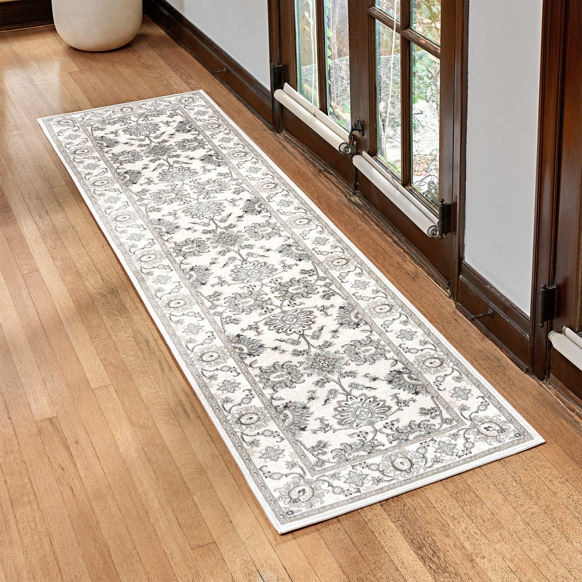 Thomasville Timeless Classic Rug Collection, Minerva, 5 ft. 3 in. x 7 ft. 5 in