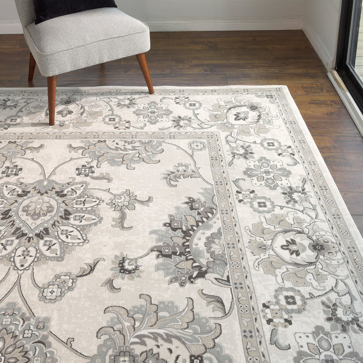 Thomasville Timeless Classic Rug Collection, Minerva, 5 ft. 3 in. x 7 ft. 5 in
