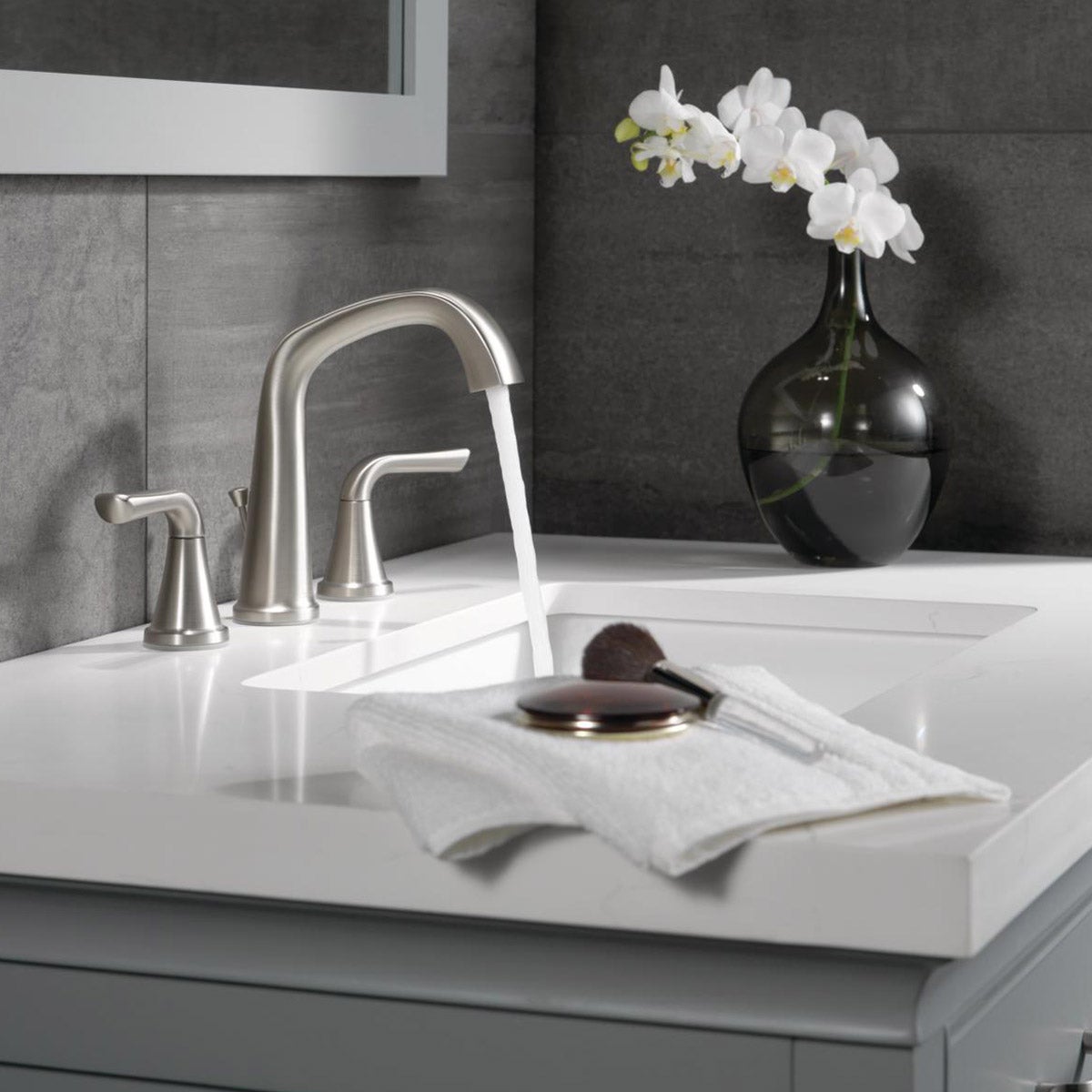 Delta Larkin Two Handle Widespread Bathroom Faucet - Retail $130