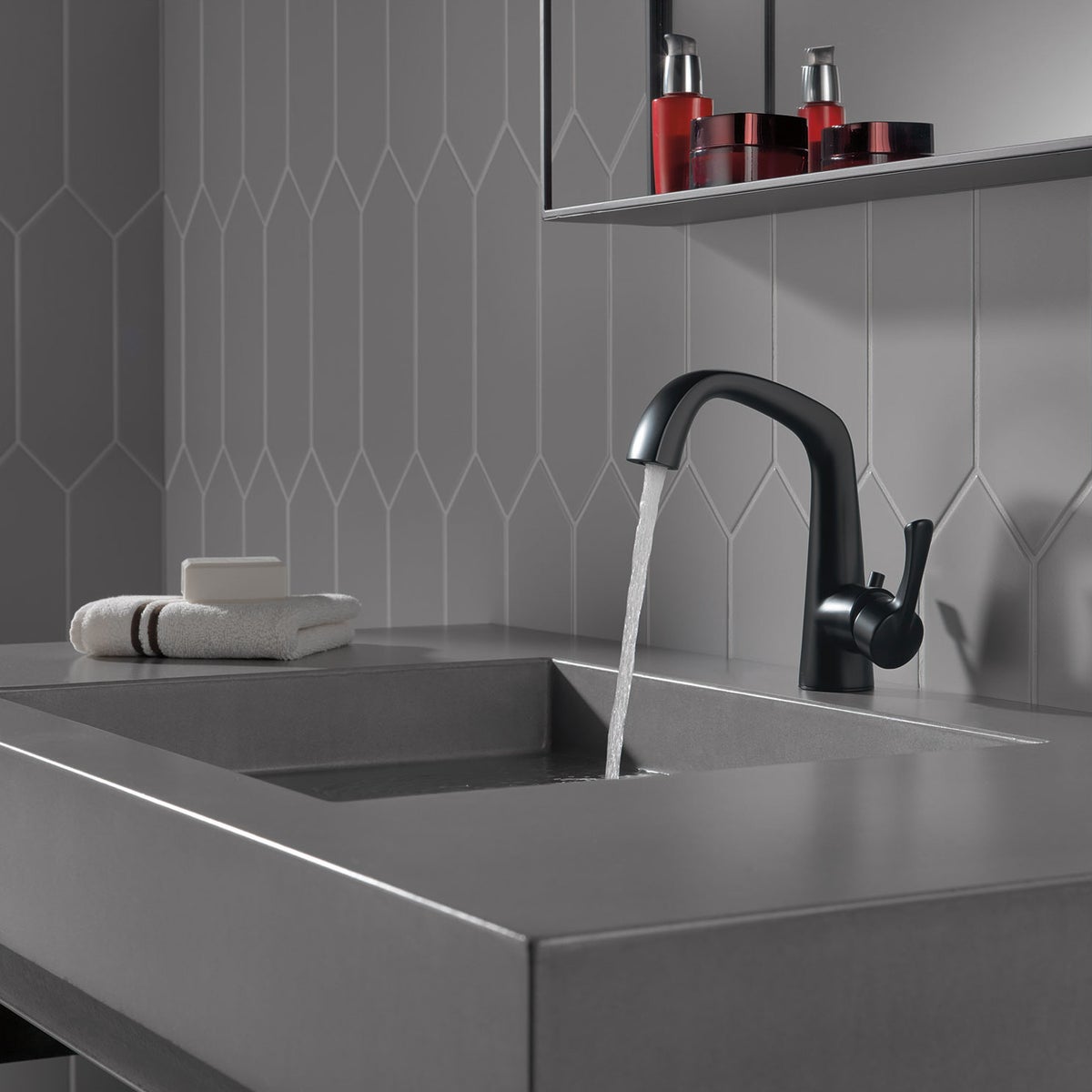 NEW - Delta Larkin Matte Black Single Handle Bathroom Faucet