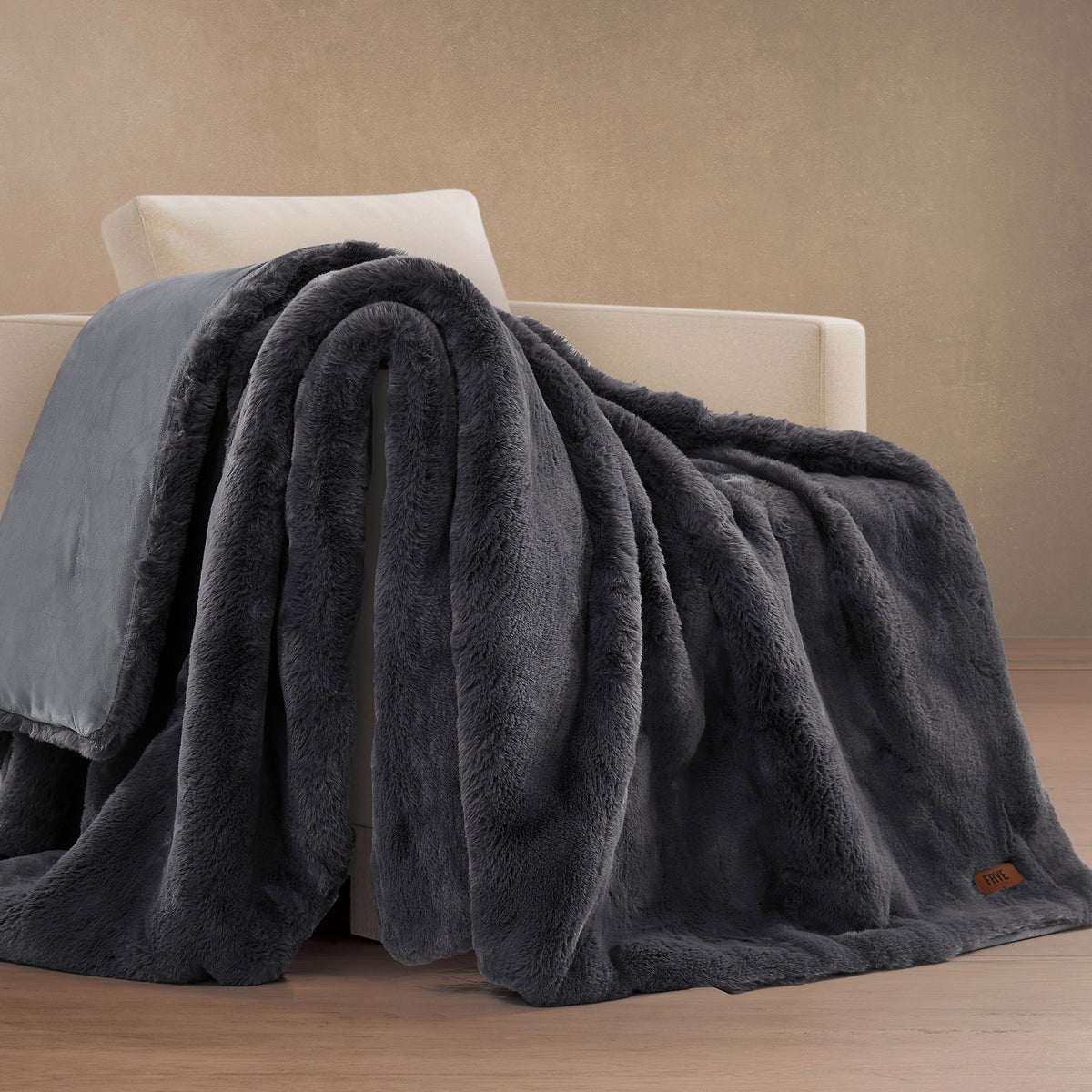 NEW - FRYE Luxe Faux Fur Throw