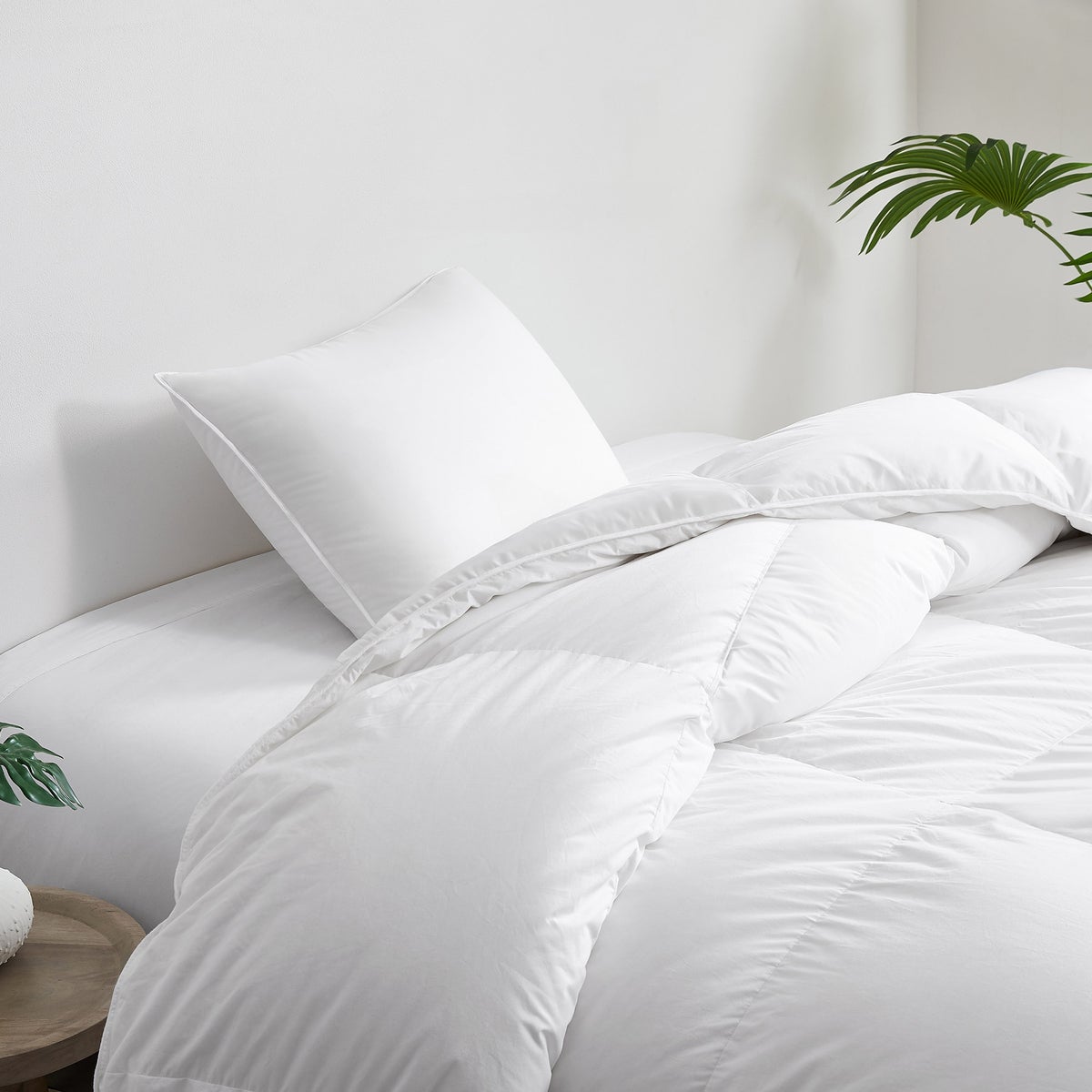 Stearns and Foster Luxurious 800 Fill Power White Goose Down Pillow