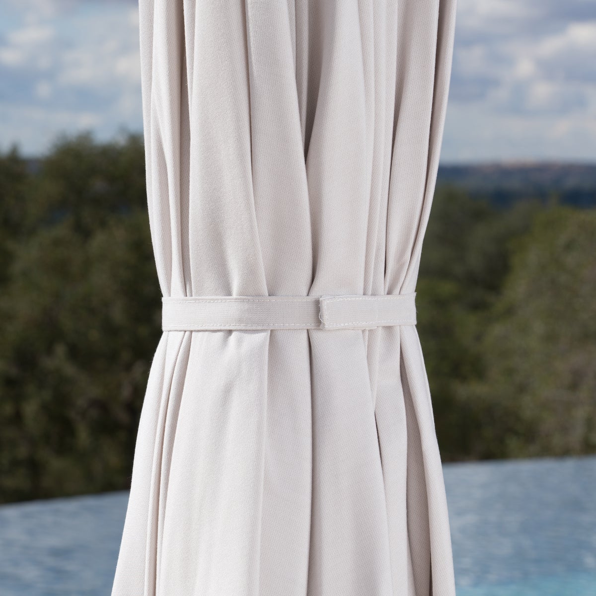 SunVilla 10' Auto-Tilt Market Umbrella In Cream