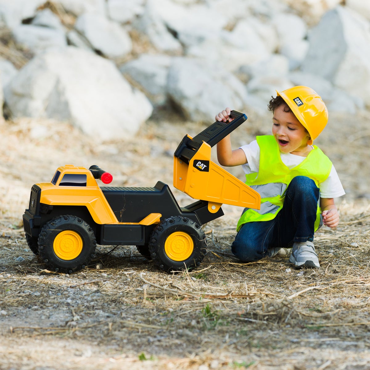 CAT Play and Ride Dump Truck - Retail $46