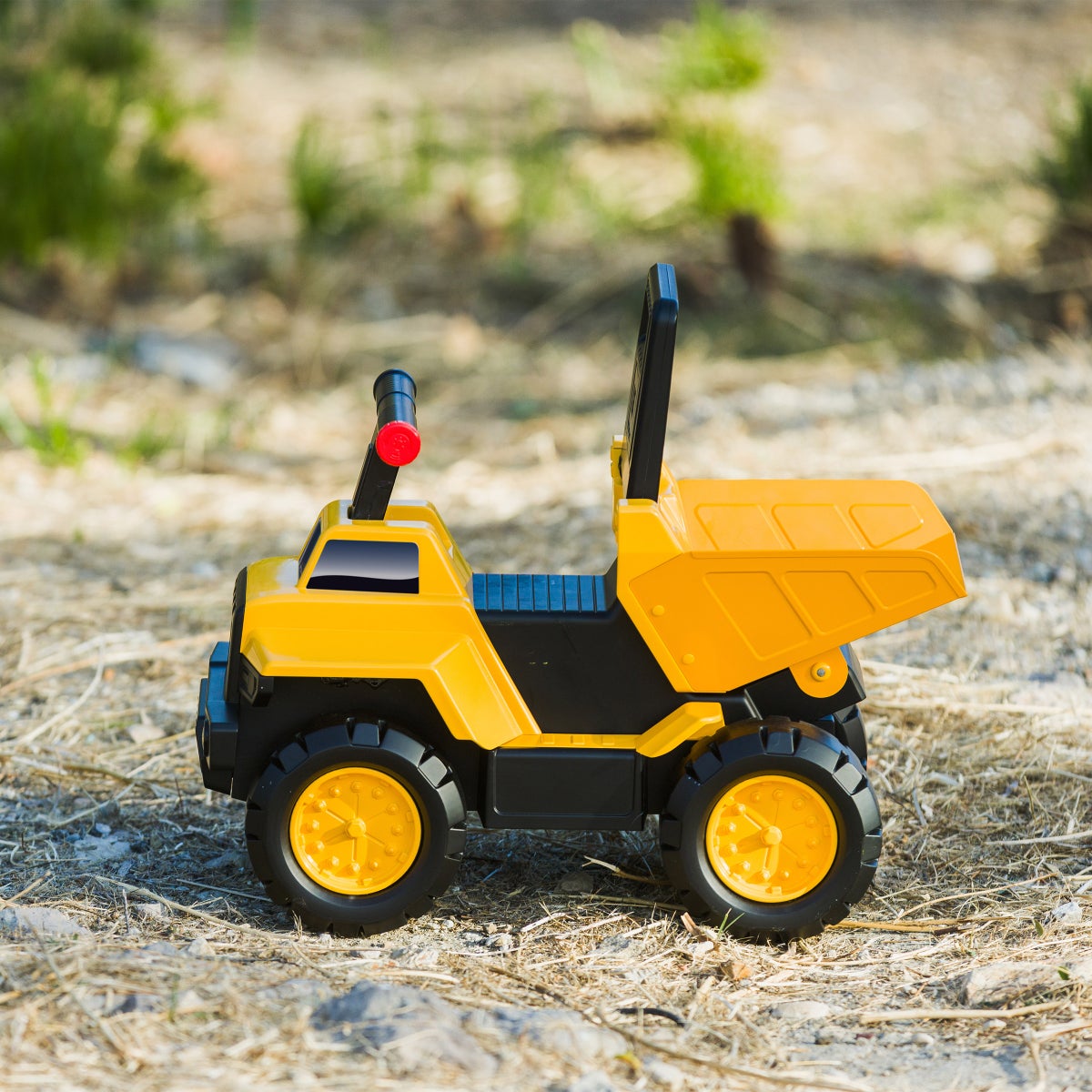 CAT Play and Ride Dump Truck - Retail $46