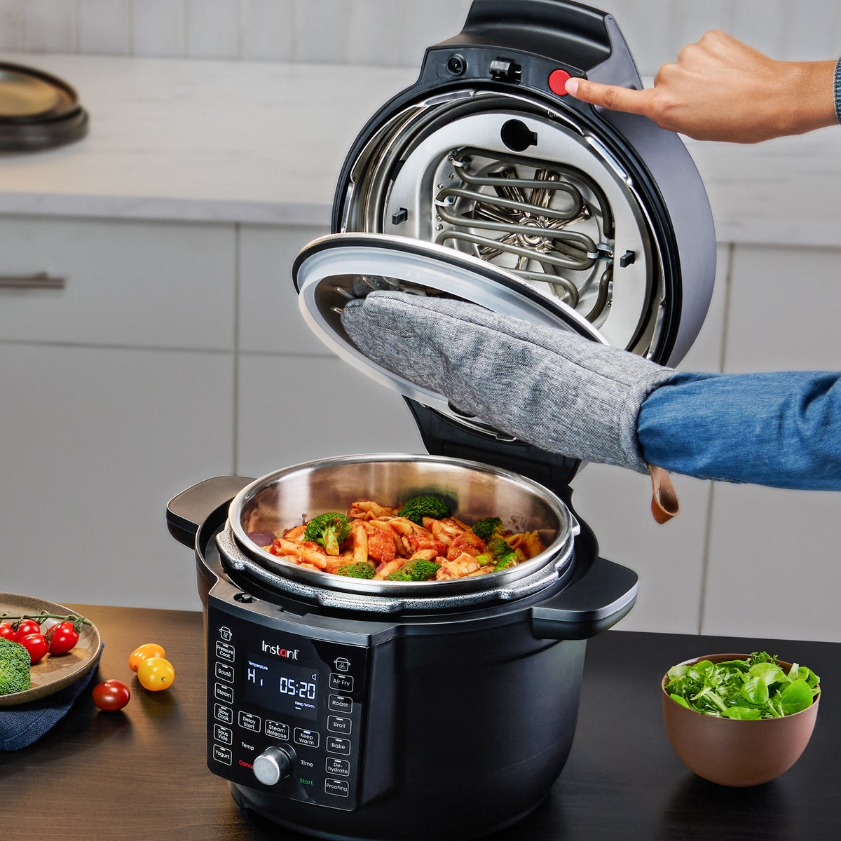 NEW - Instant Pot Duo Crisp 6.5QT Ultimate Lid WiFi Multi-Cooker and Air Fryer
