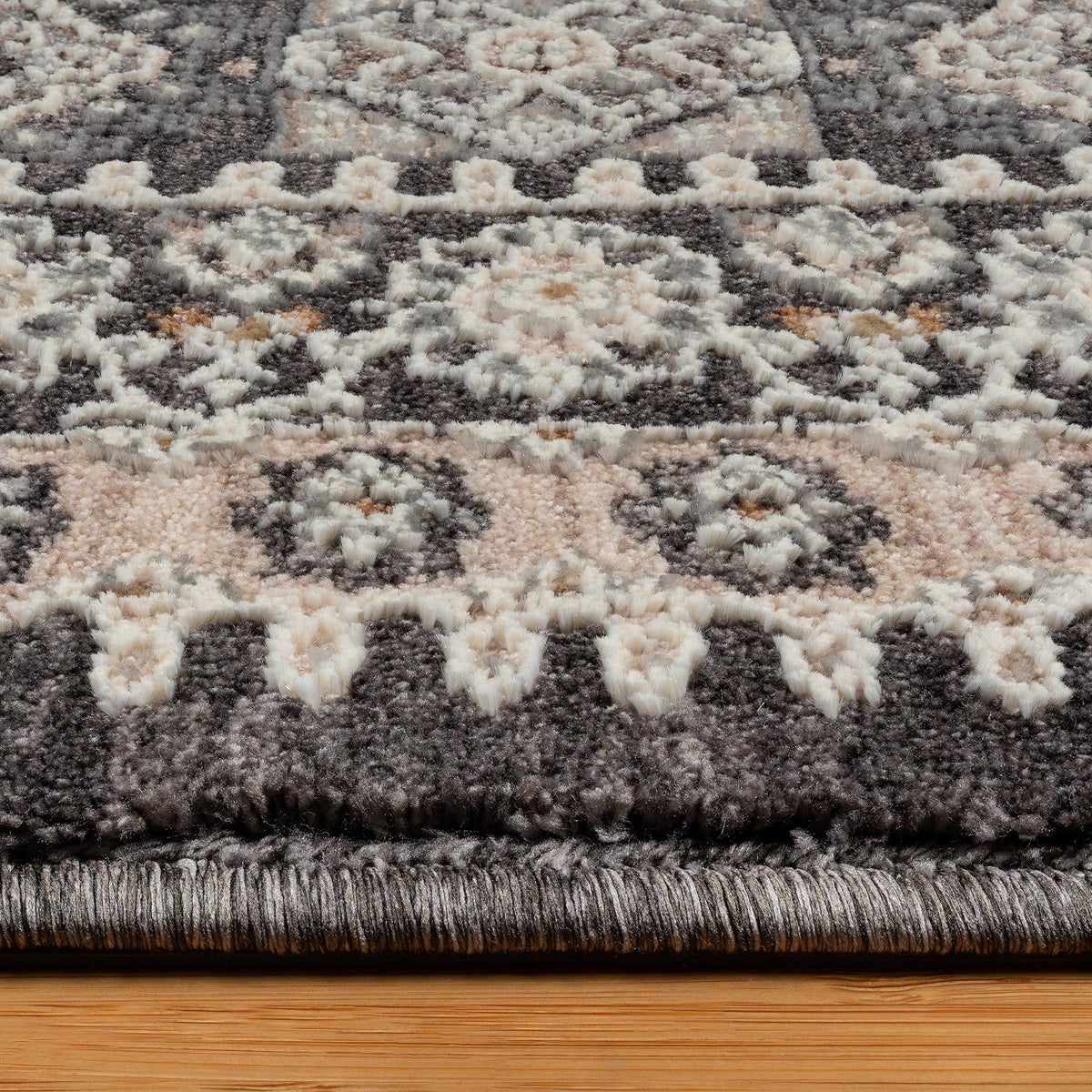 Thomasville Finlay Area Rug Collection, Doria 5' x 7'