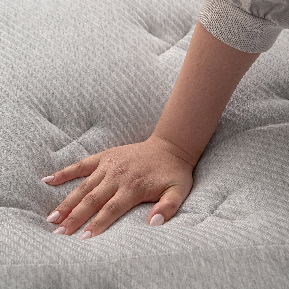 Leesa Oasis Chill 13.5" Euro Top Medium Firm Hybrid Mattress, Queen
