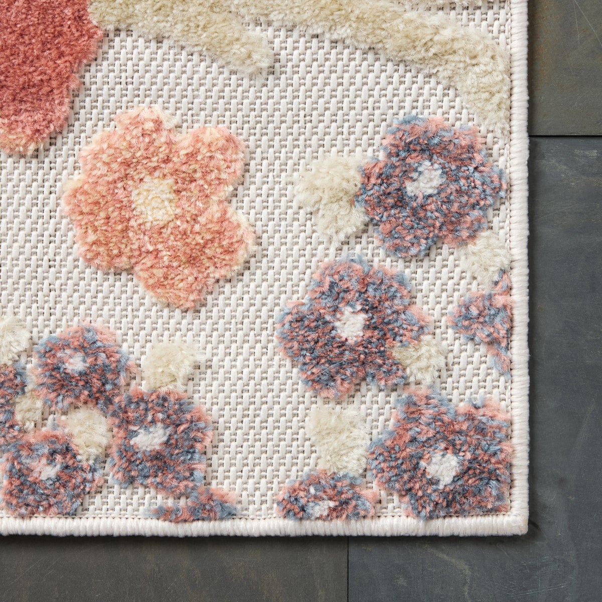 Draper James Indoor/Outdoor Area Rug, White Rose, 7'10" x 10'2"