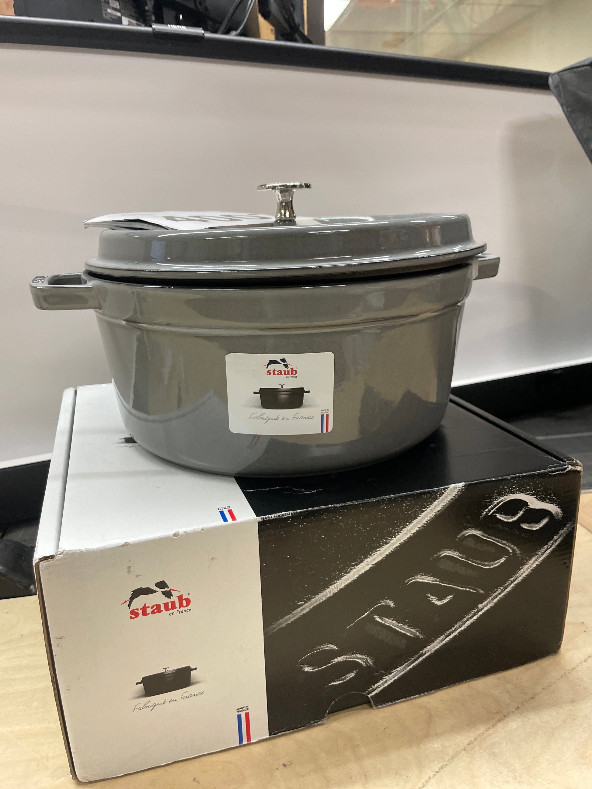STAUB 5.5QT CAST IRON - Retail $249