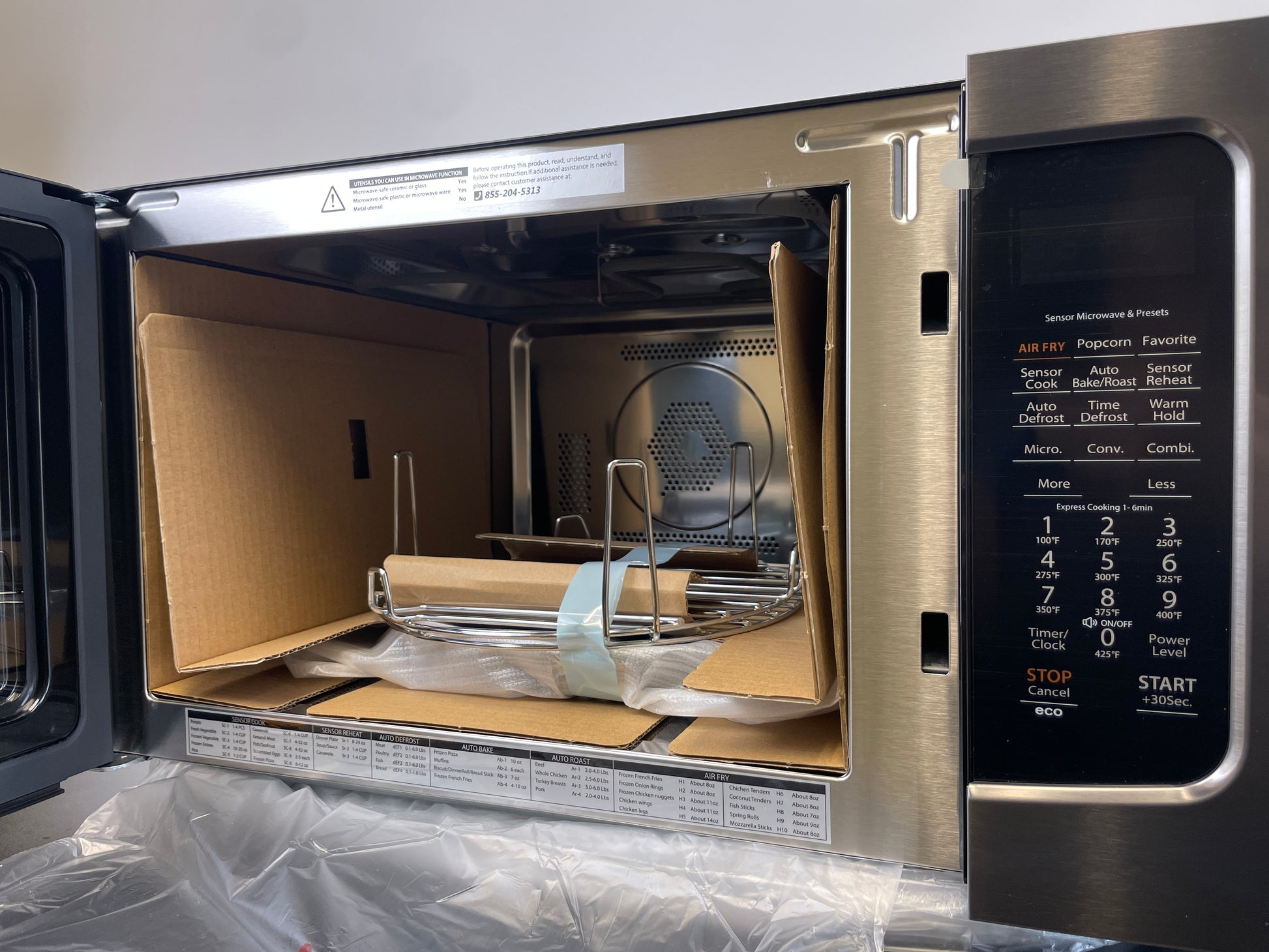 Toshiba 4-in-1 ML-EC42P(BS) Countertop Microwave Oven, Smart Sensor, Convection, Air Fryer Combo, Mute Function, Position Memory 13.6" Turntable, 1.5 Cu Ft, 1500W, Black - Retail $243