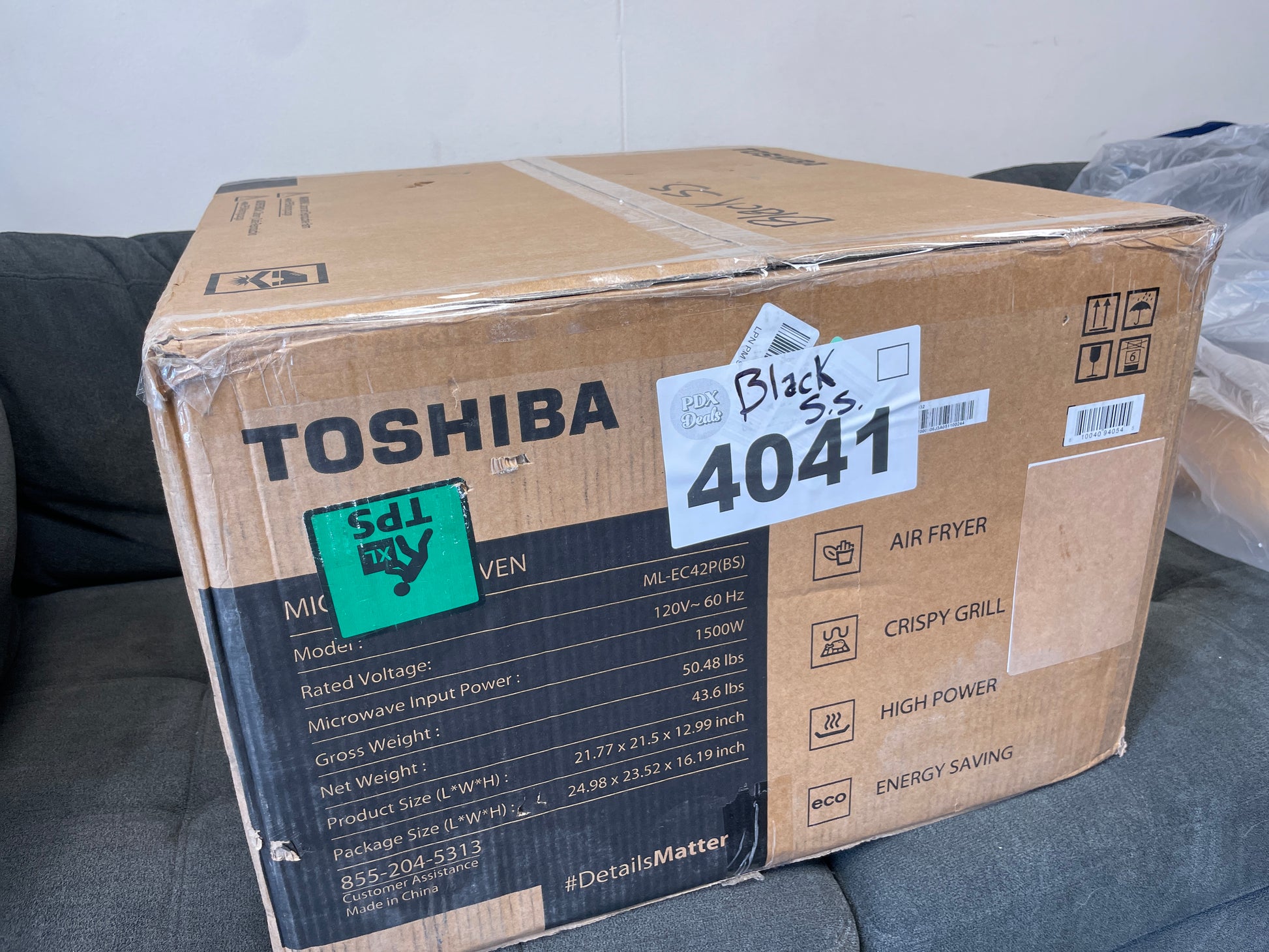 Toshiba 4-in-1 ML-EC42P(BS) Countertop Microwave Oven, Smart Sensor, Convection, Air Fryer Combo, Mute Function, Position Memory 13.6" Turntable, 1.5 Cu Ft, 1500W, Black - Retail $243