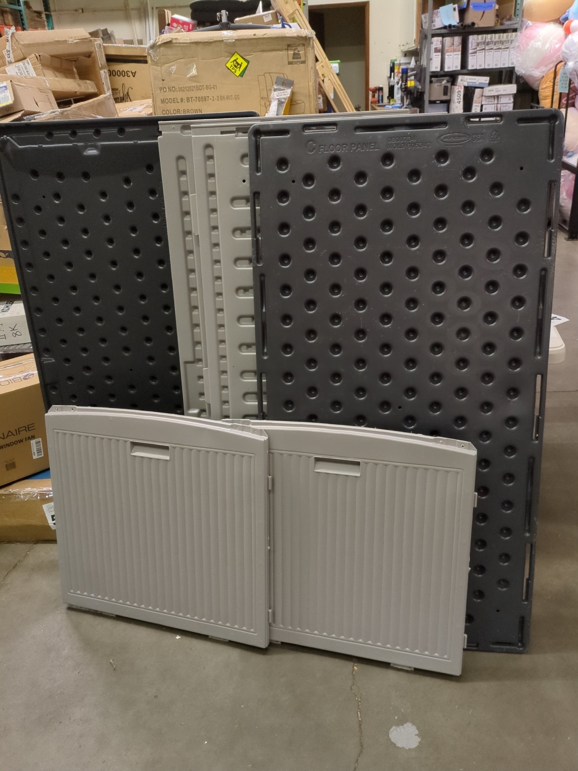 NEW - Suncast 160 Gallon Resin Deck Box - Retail $196