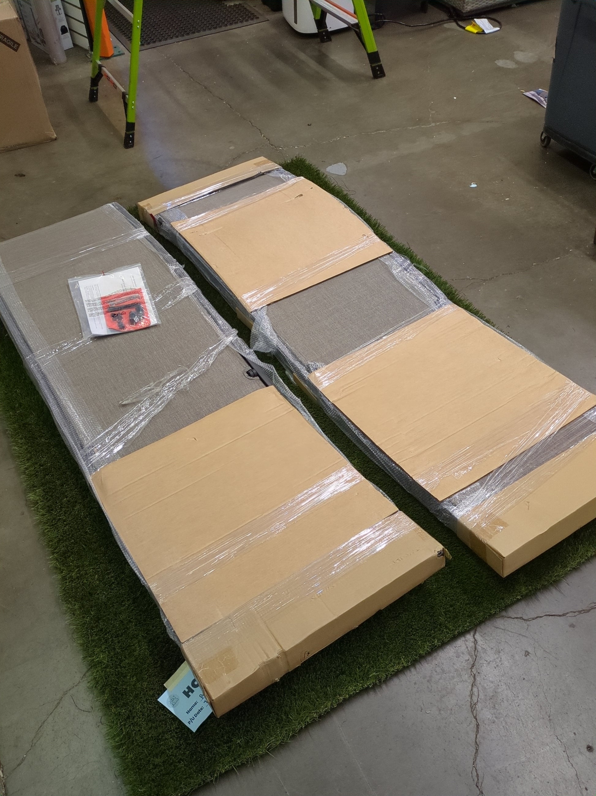 SunVilla Commercial Sling Wave Chaise Lounge - Retail $234