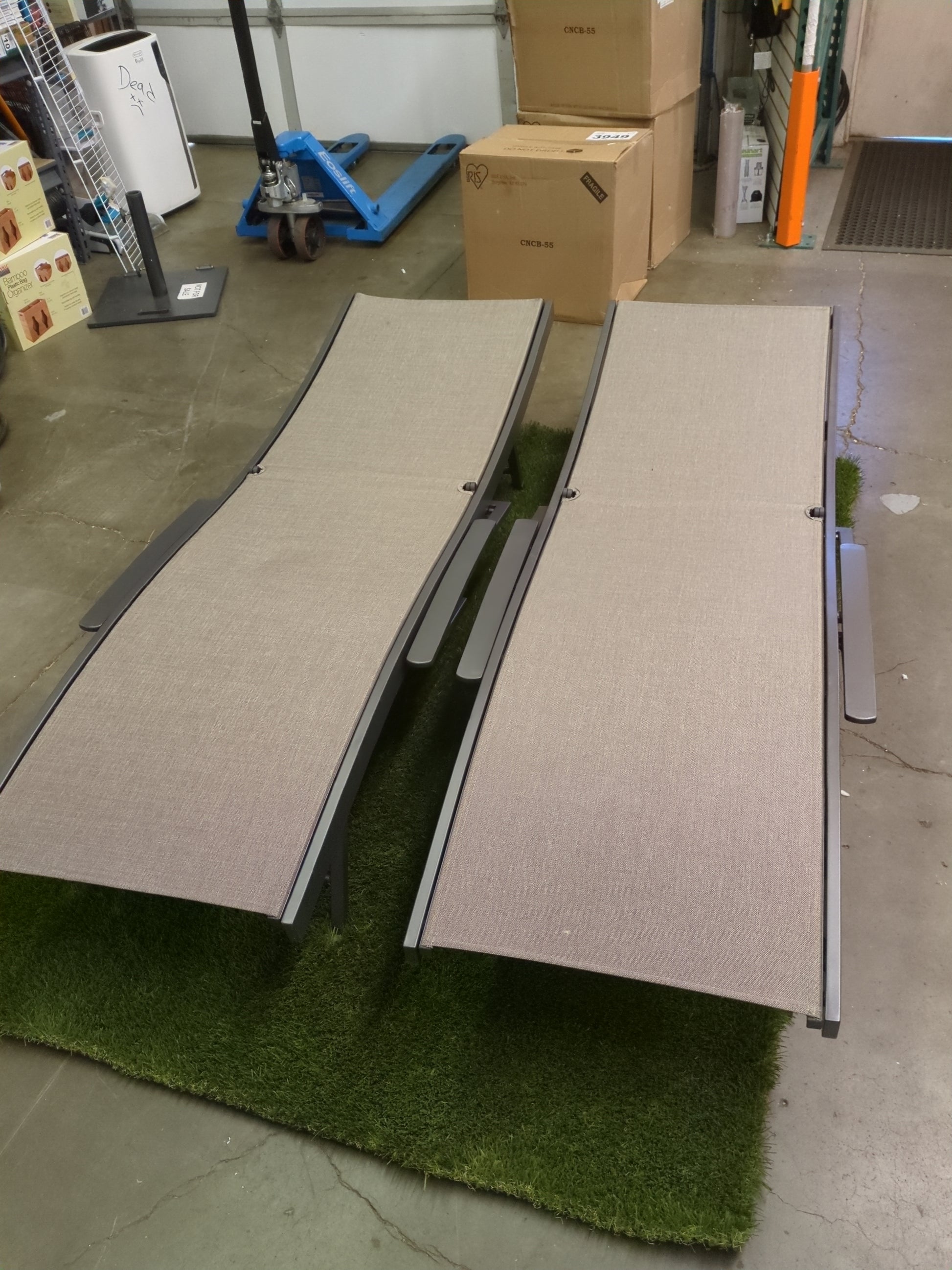 SunVilla Commercial Sling Wave Chaise Lounge - Retail $234