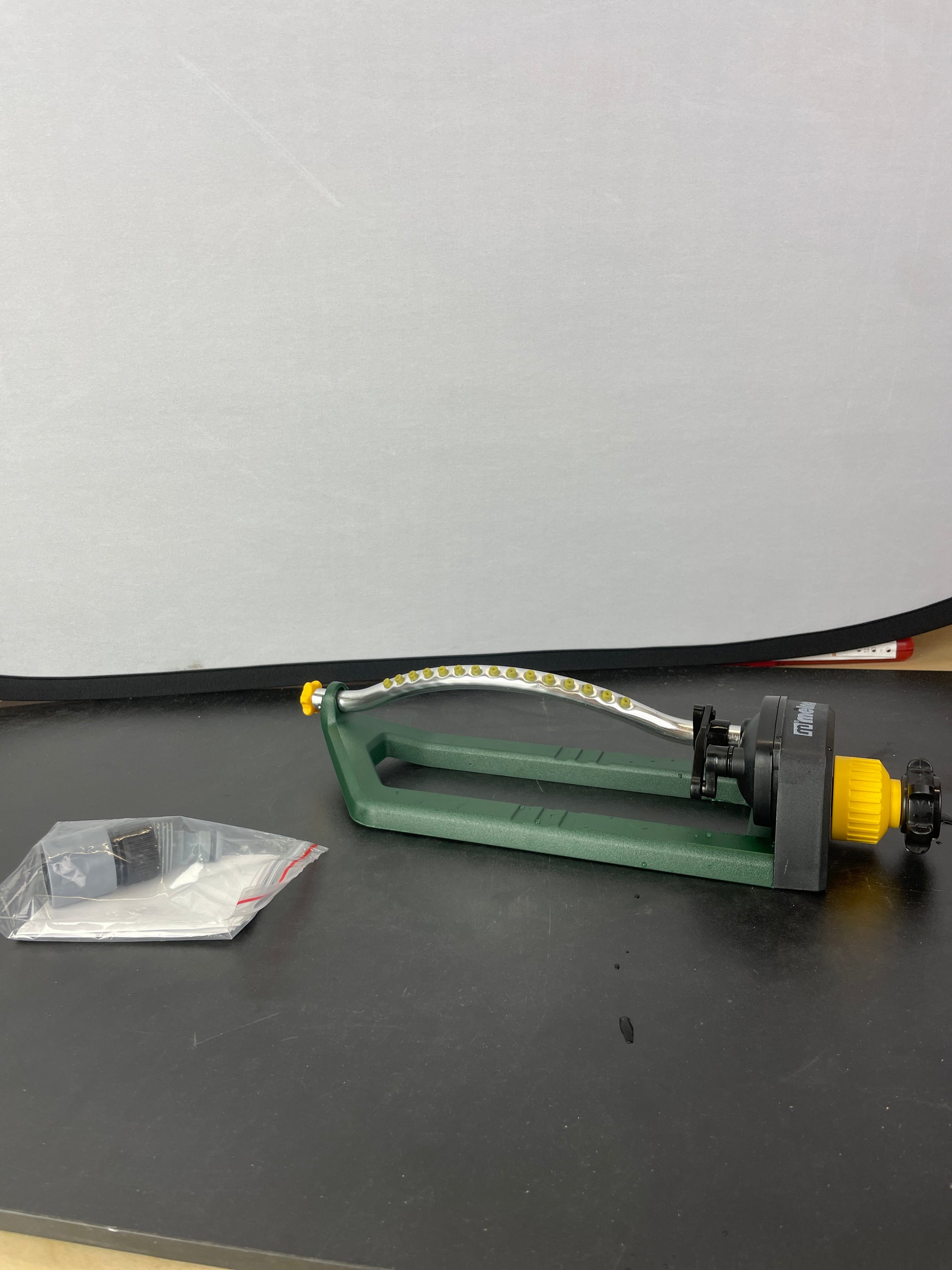 Melnor 65151AMZ Oscillating Sprinkler with 15 Precision Nozzles and QuickConnects - Retail $18