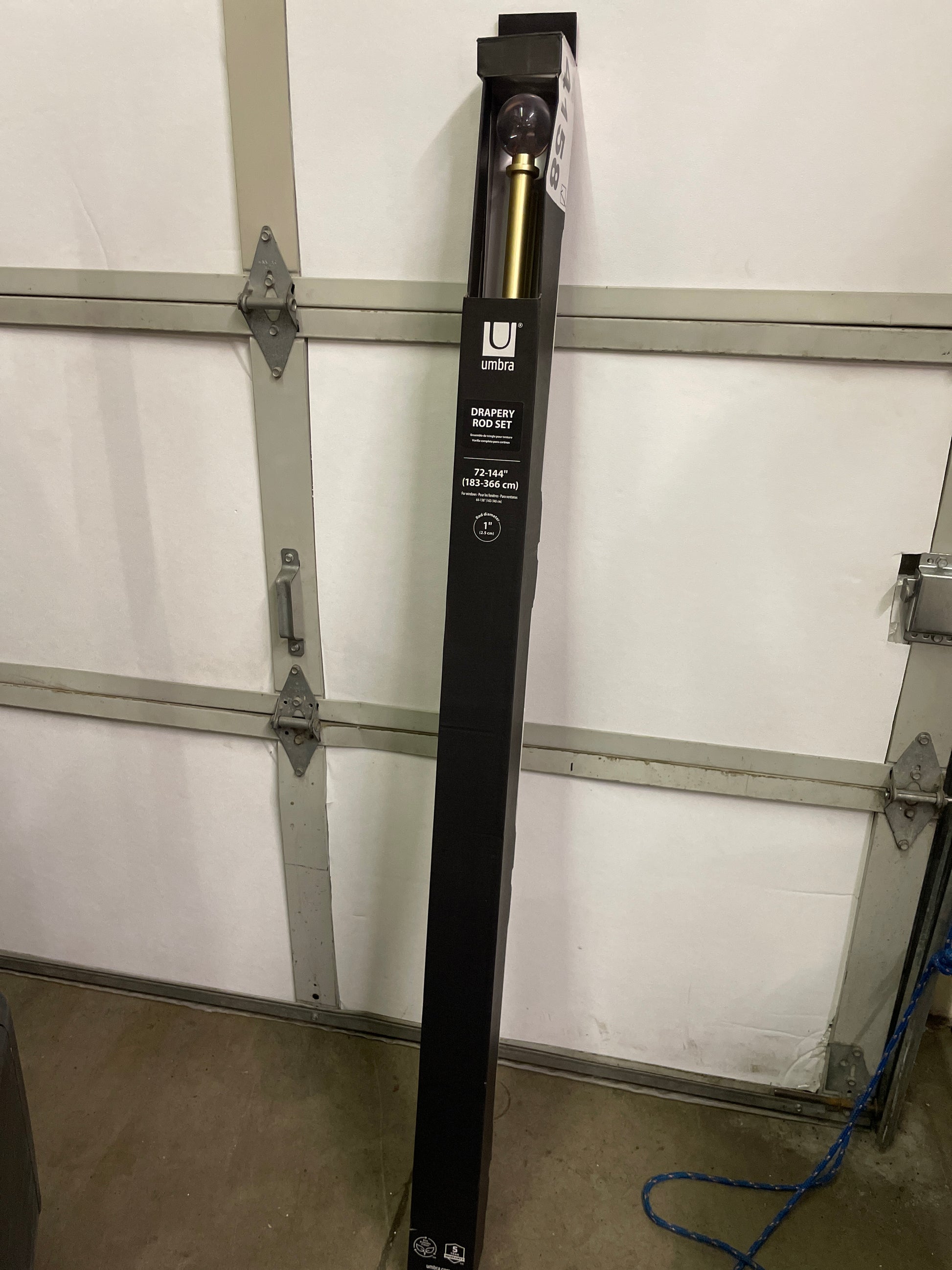 Umbra 1015129-104 Leona 1-Inch Drapery Rod, Includes 2 Matching Finials, Brackets & Hardware, 72 to 144-Inch, Brass - Retail $42