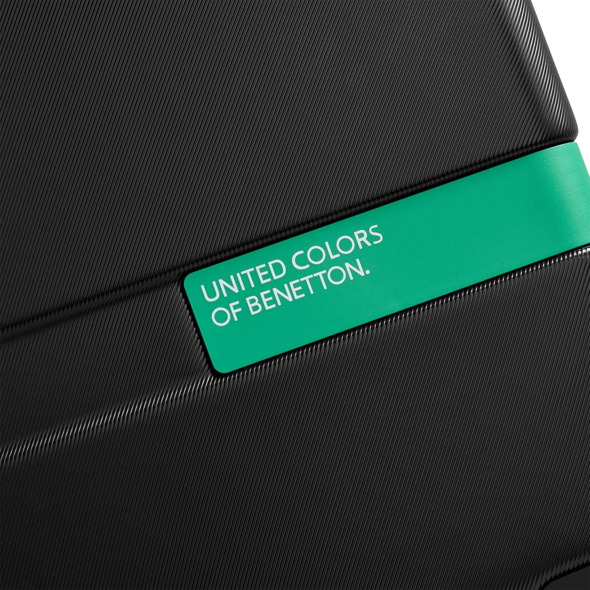 NEW - United Colors of Benetton Now! Hardside 27"