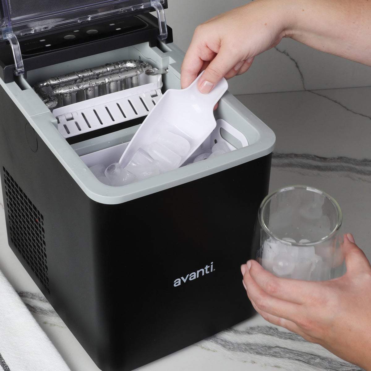 Avanti Mighty Ice 26 lb. Countertop Bullet Ice Maker, Black