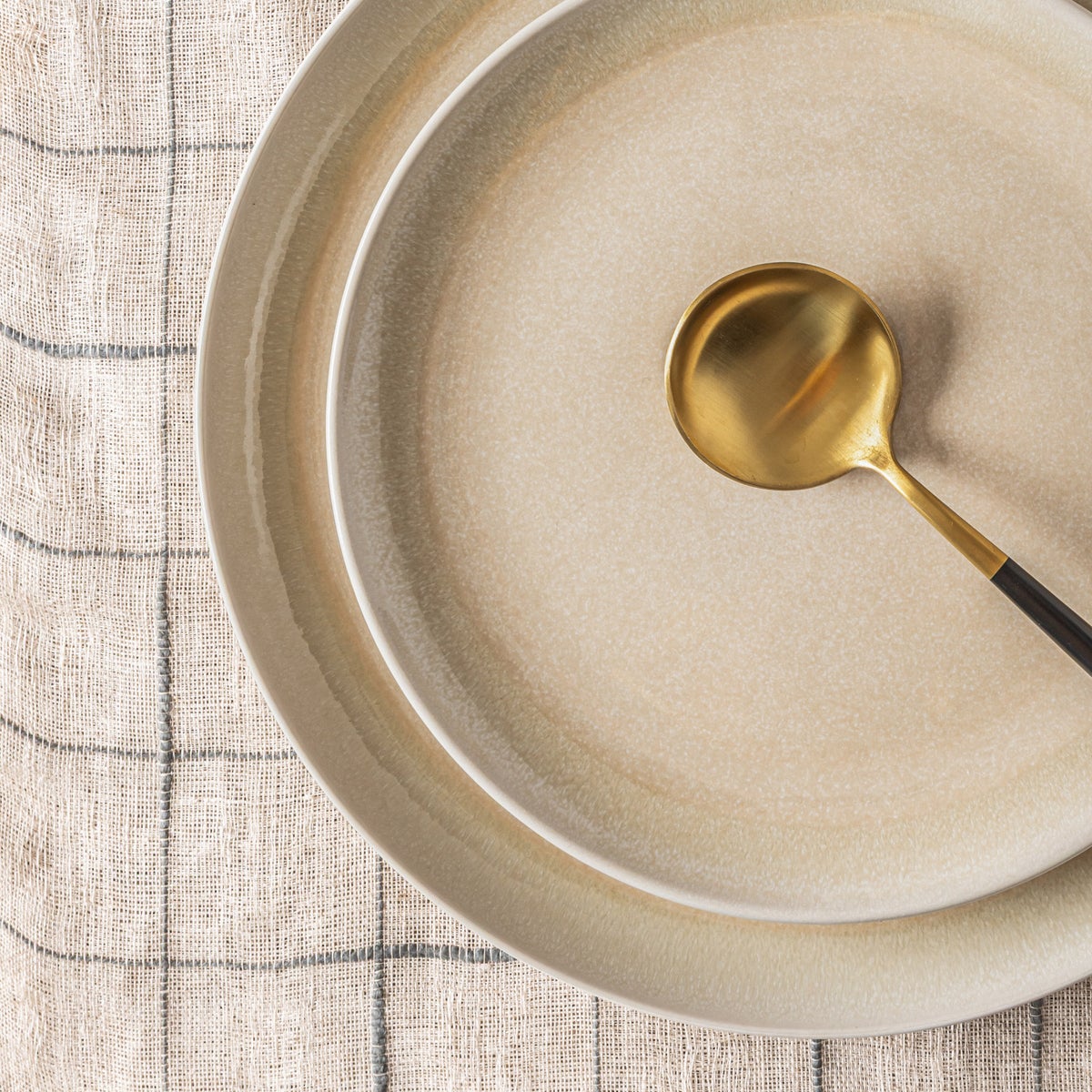 Over & Back 16-piece Dinnerware Set
