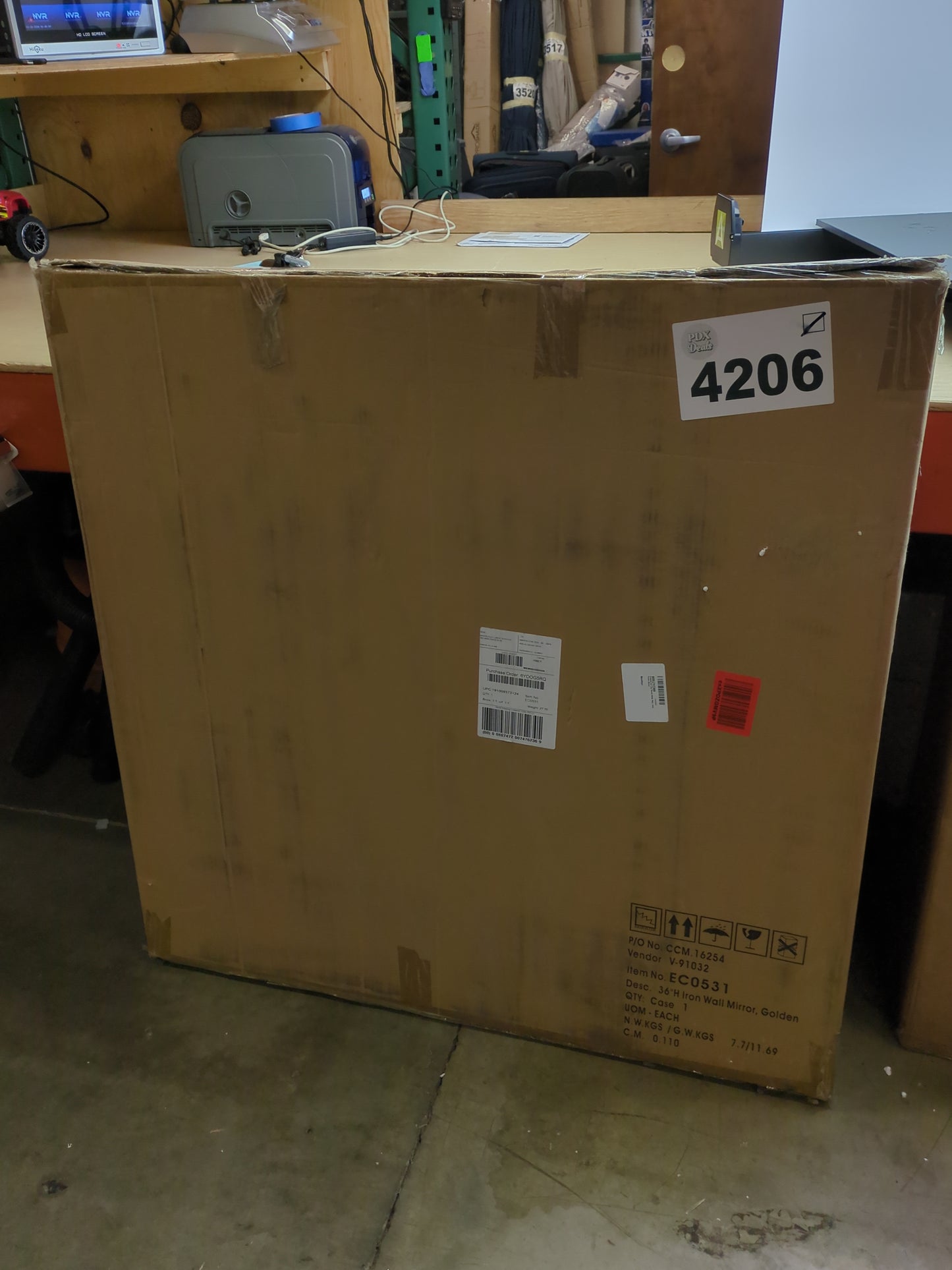 Creative Co-Op Round Metal Wall, Gold Finish Mirror - Retail $148