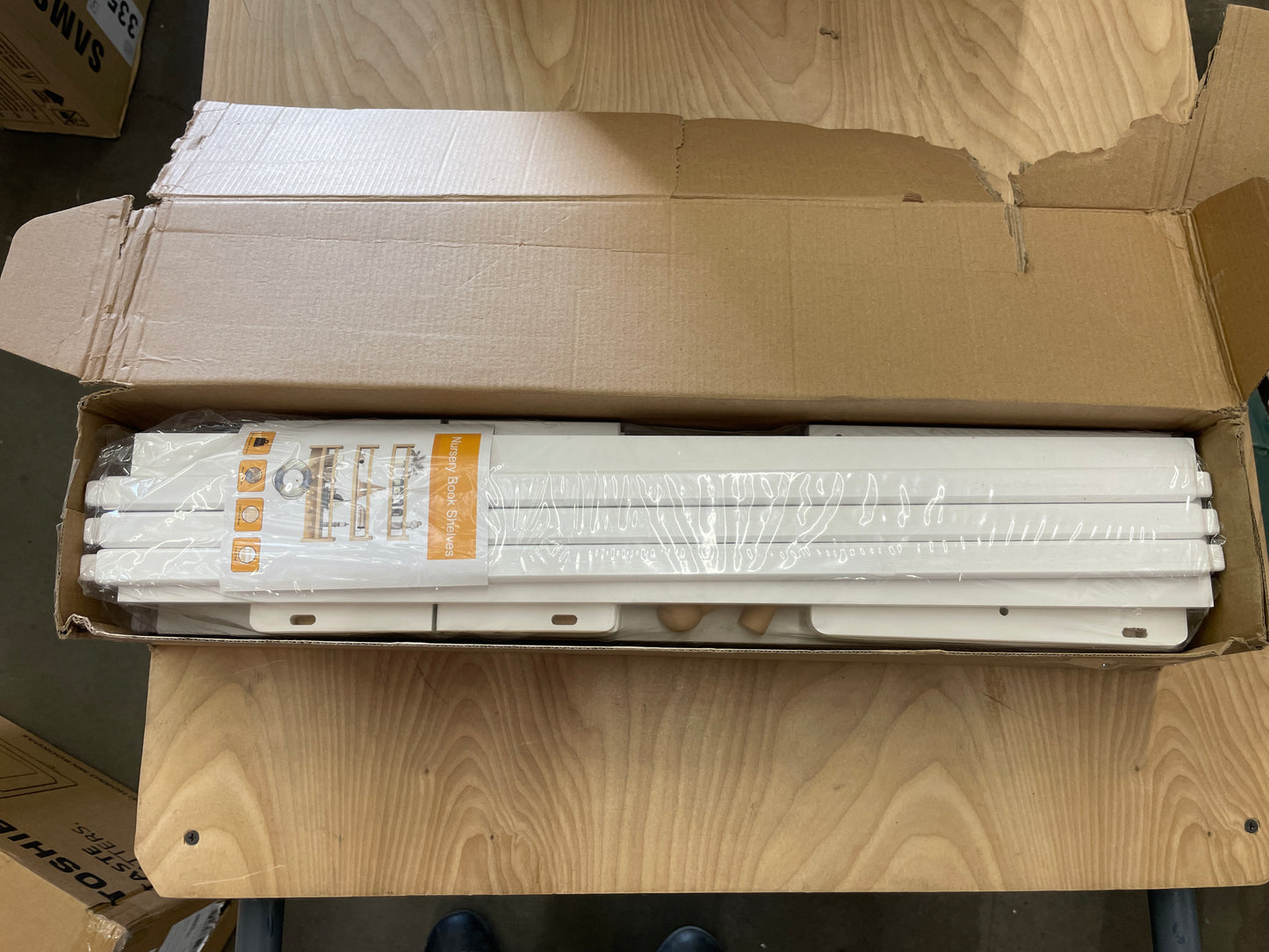 Esonal Wall Mounted Bookshelves for Kids, White Nursery Floating Book Shelves, 24 Inch Floating Shelves for Wall Decor Storage for Kids Room, Bathroom Decor, Bedroom, Set of 3 - Retail $54