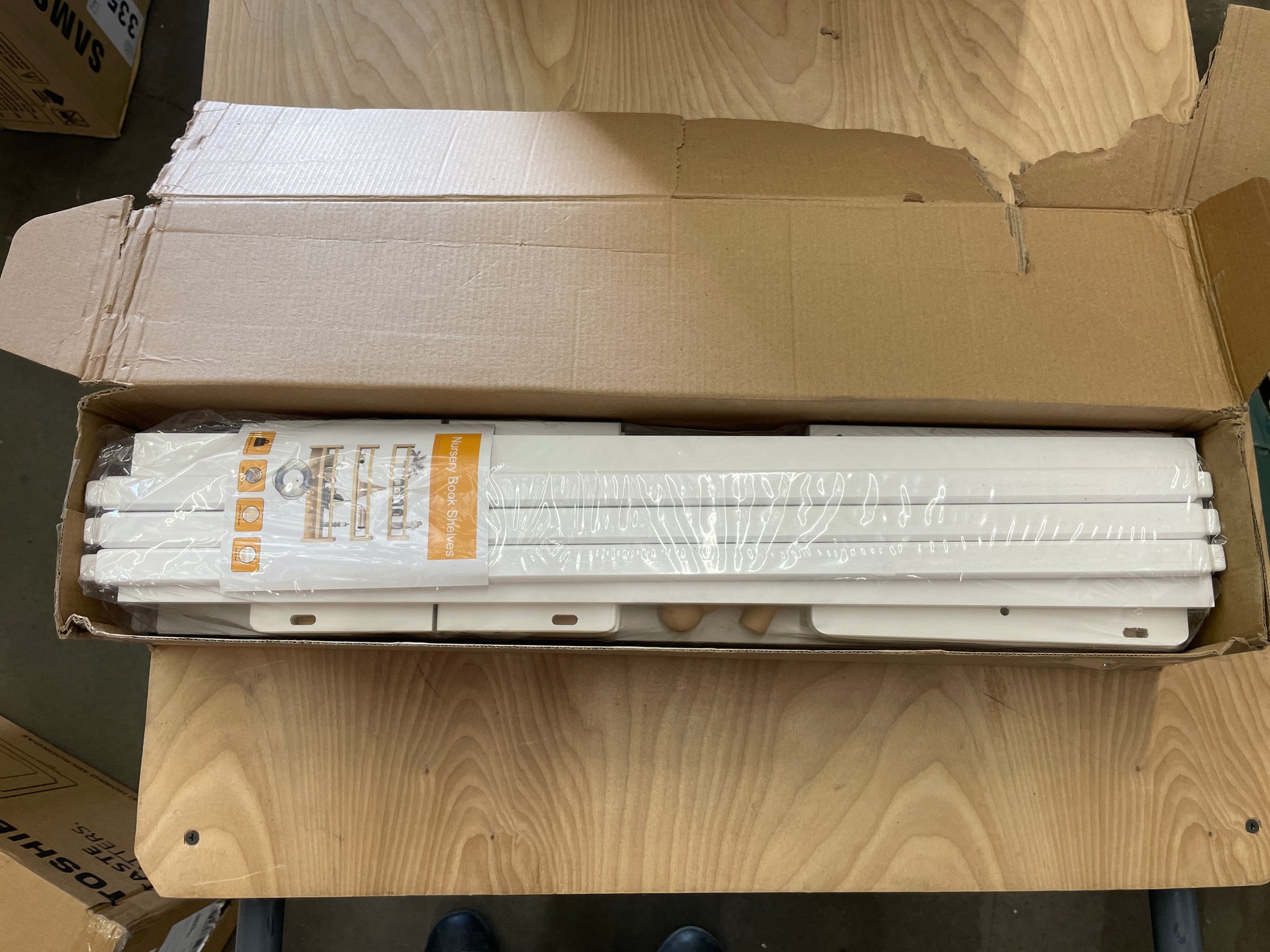 Esonal Wall Mounted Bookshelves for Kids, White Nursery Floating Book Shelves, 24 Inch Floating Shelves for Wall Decor Storage for Kids Room, Bathroom Decor, Bedroom, Set of 3 - Retail $54