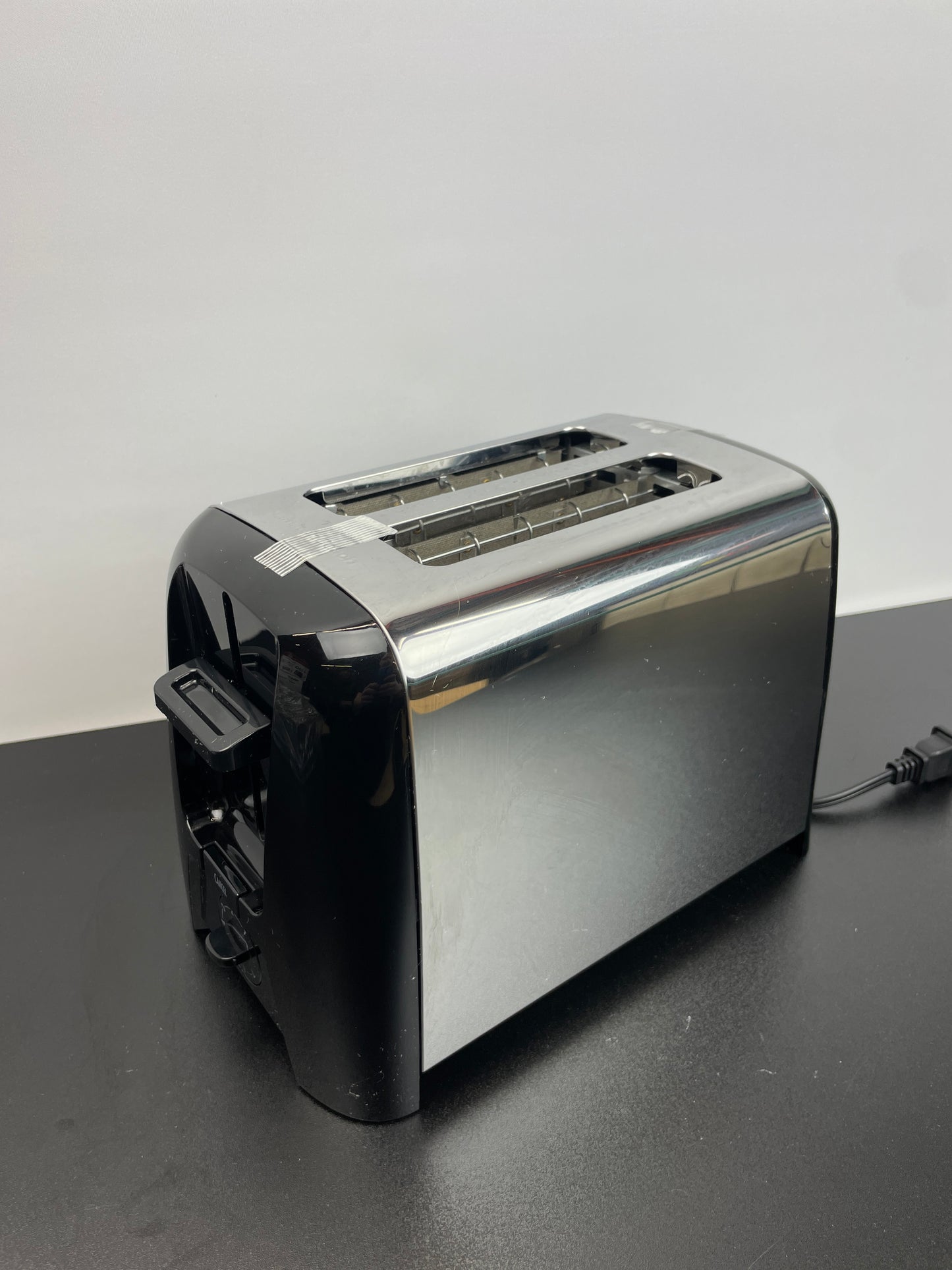 Hamilton Beach 2 Slice Toaster with Extra Wide Slots, Shade Selector, Auto-Shutoff, Cancel Button and Toast Boost, Black - Retail $25