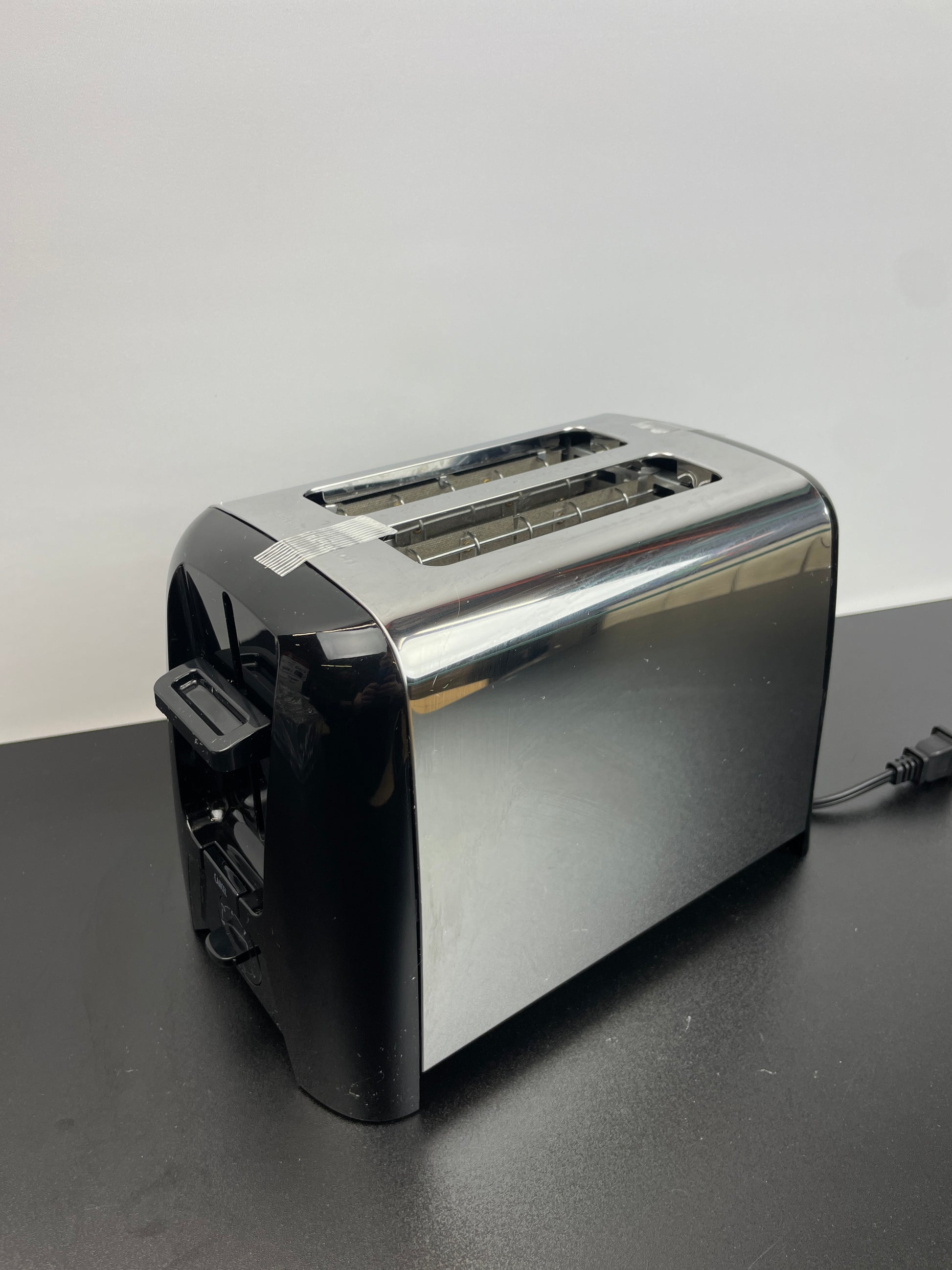 Hamilton Beach 2 Slice Toaster with Extra Wide Slots, Shade Selector, Auto-Shutoff, Cancel Button and Toast Boost, Black - Retail $25