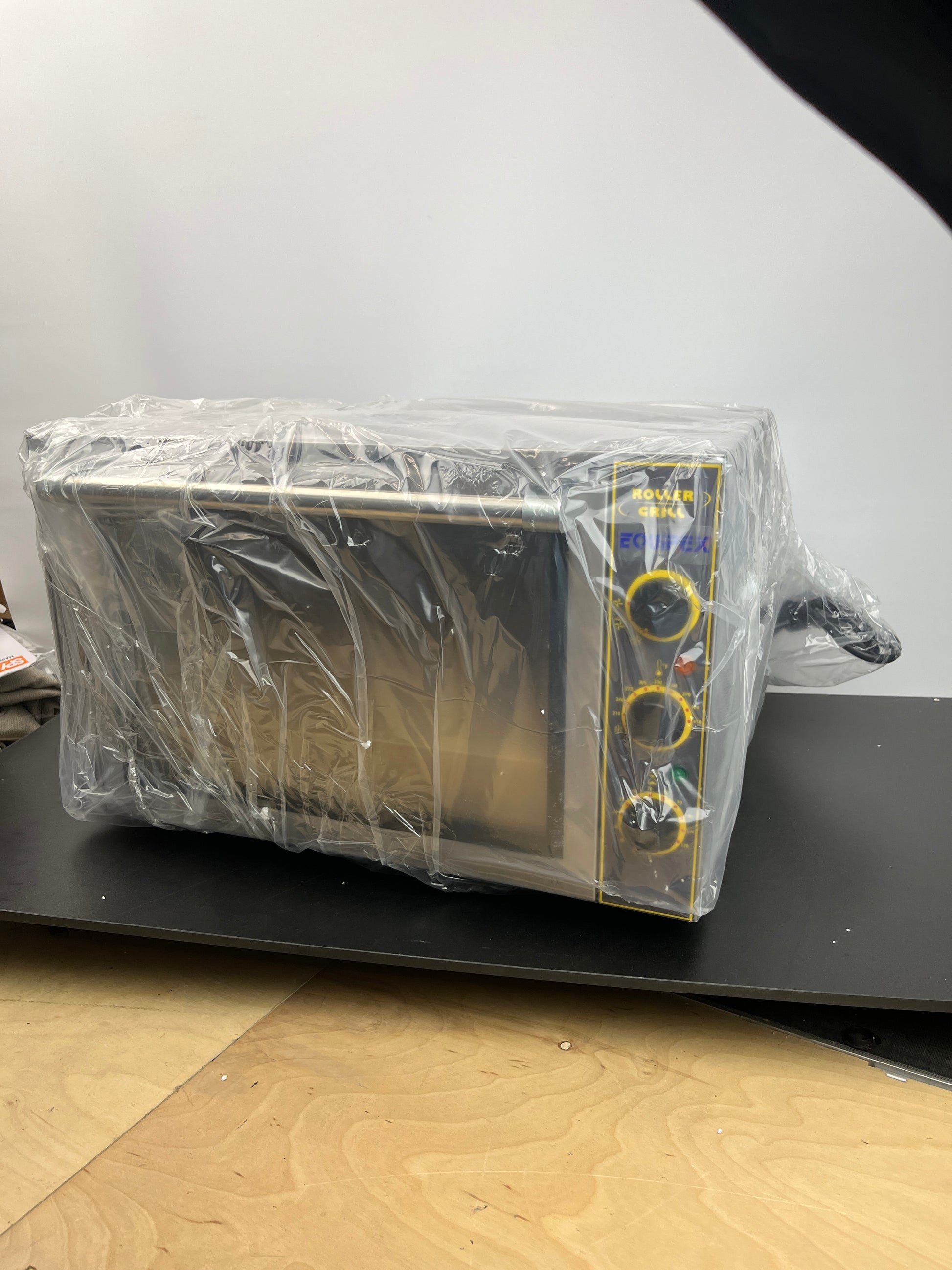 Equipex FC-33/1 Electric Quarter-Size Countertop Convection Oven/Broiler, 120v, NSF - Retail $1403