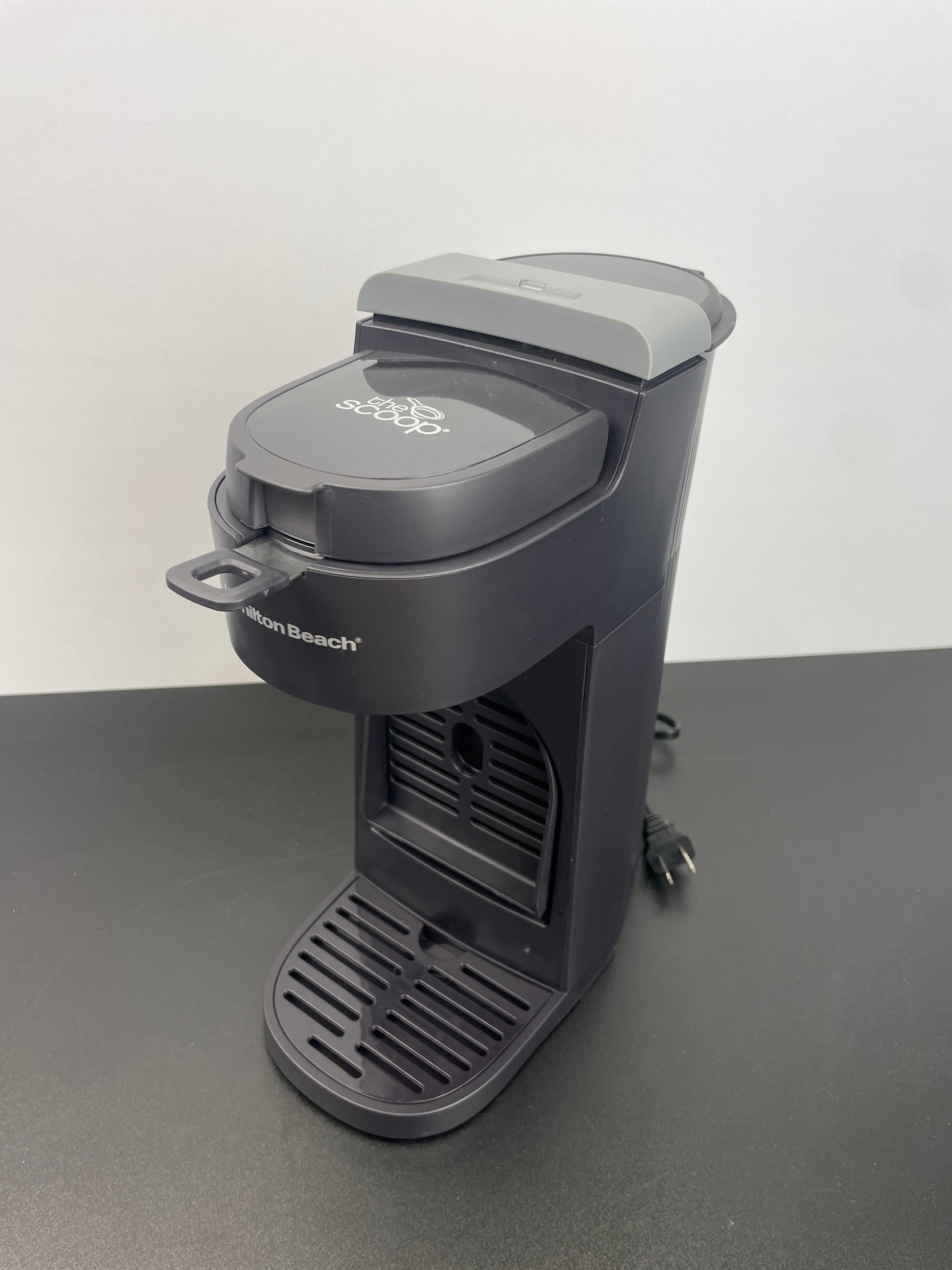 Hamilton Beach The Scoop Single Serve Coffee Maker & Fast Grounds Brewer for 8-14oz. Cups, Brews in Minutes, Black (47620), Next Gen - Retail $39